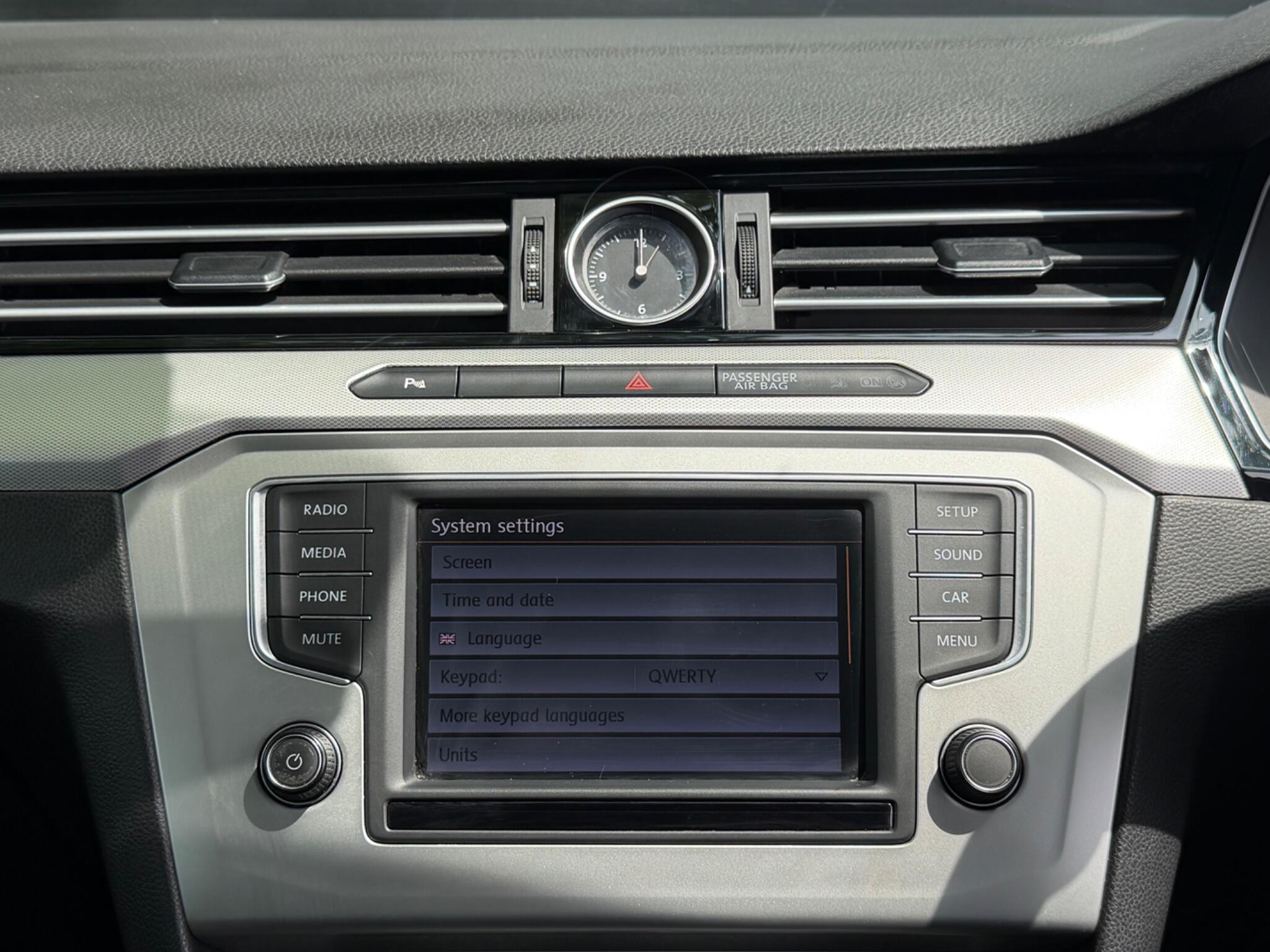 Volkswagen Passat - Image 44