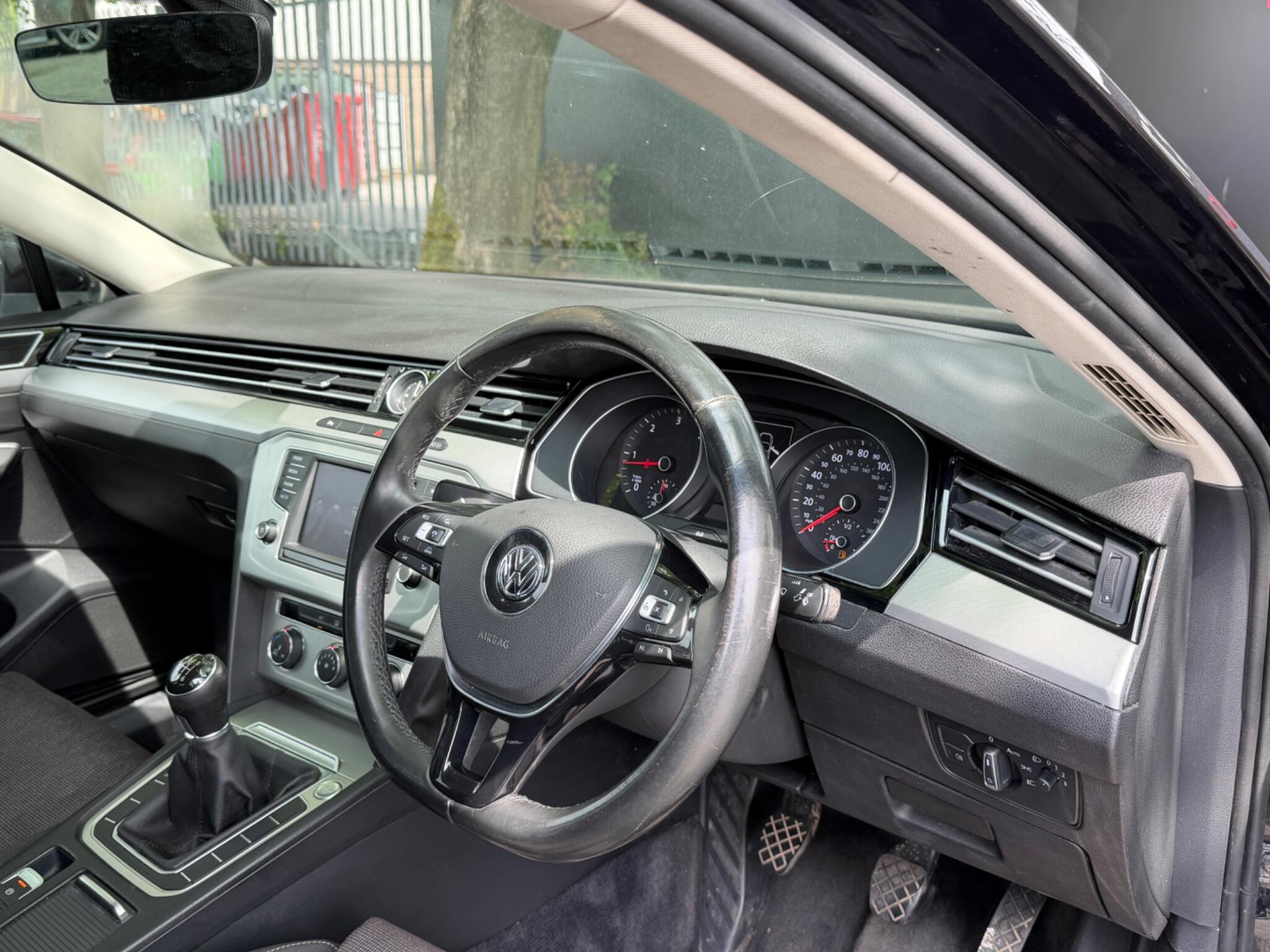 Volkswagen Passat - Image 48