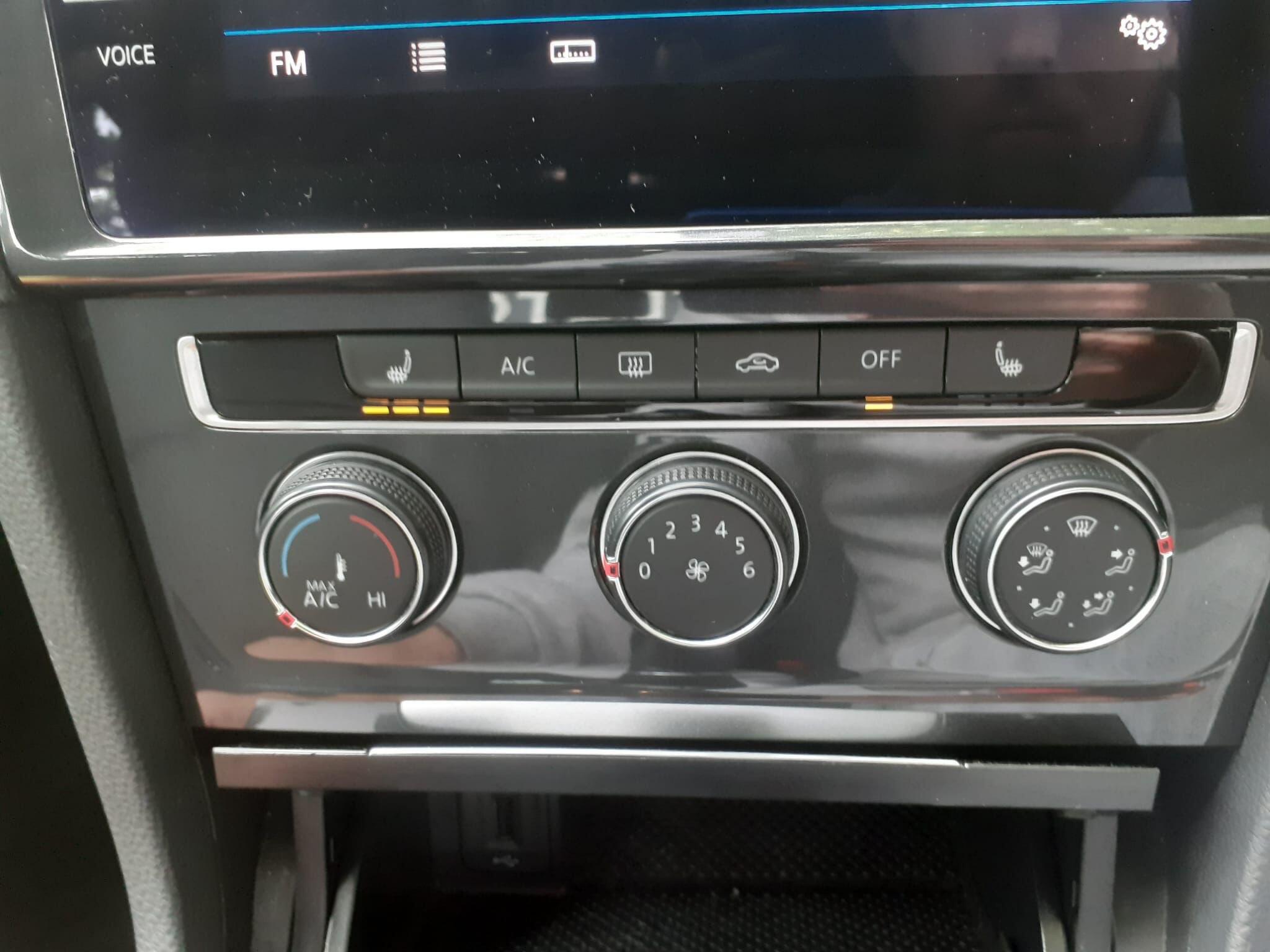 Volkswagen Golf - Image 21