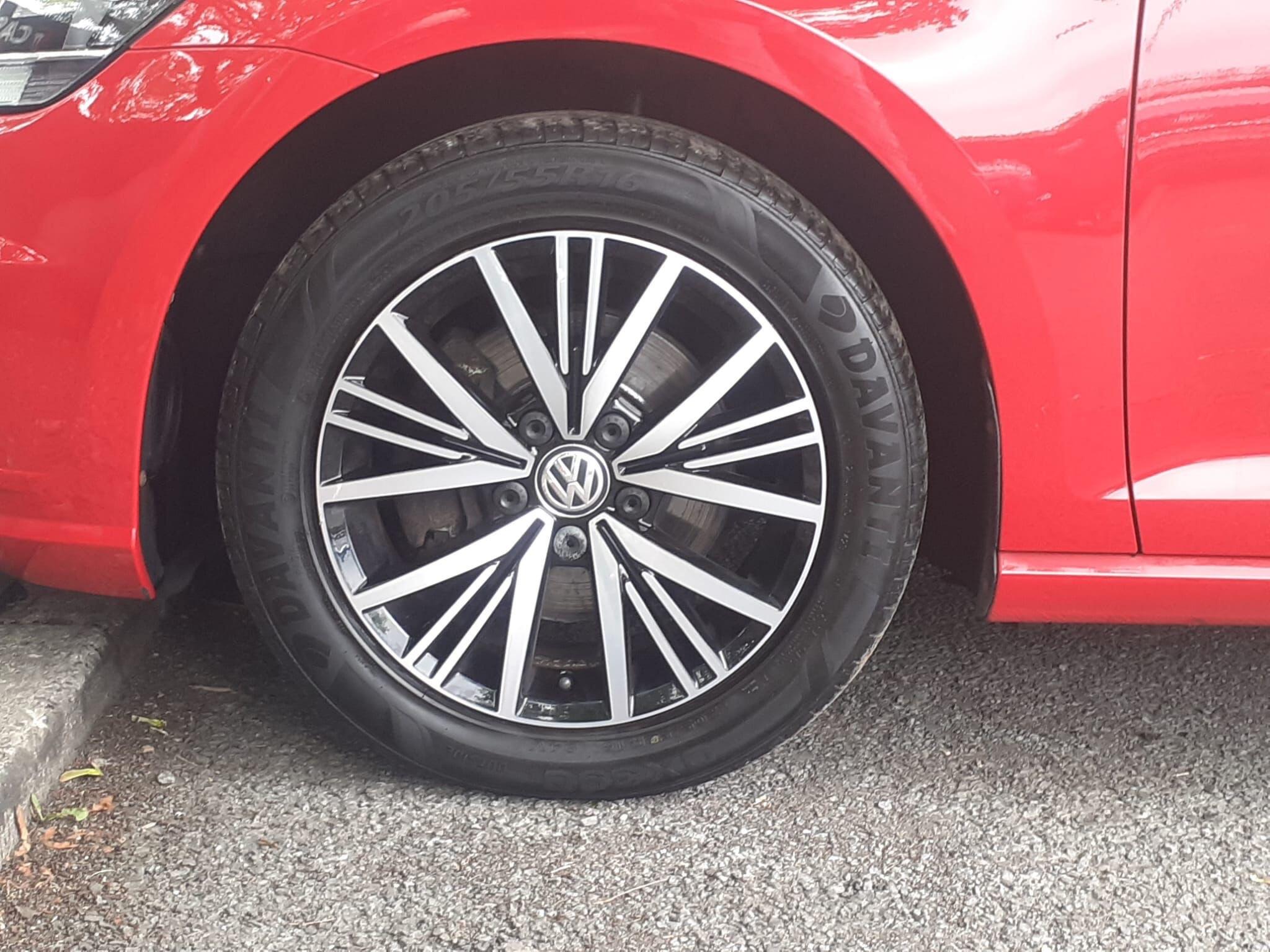Volkswagen Golf - Image 28