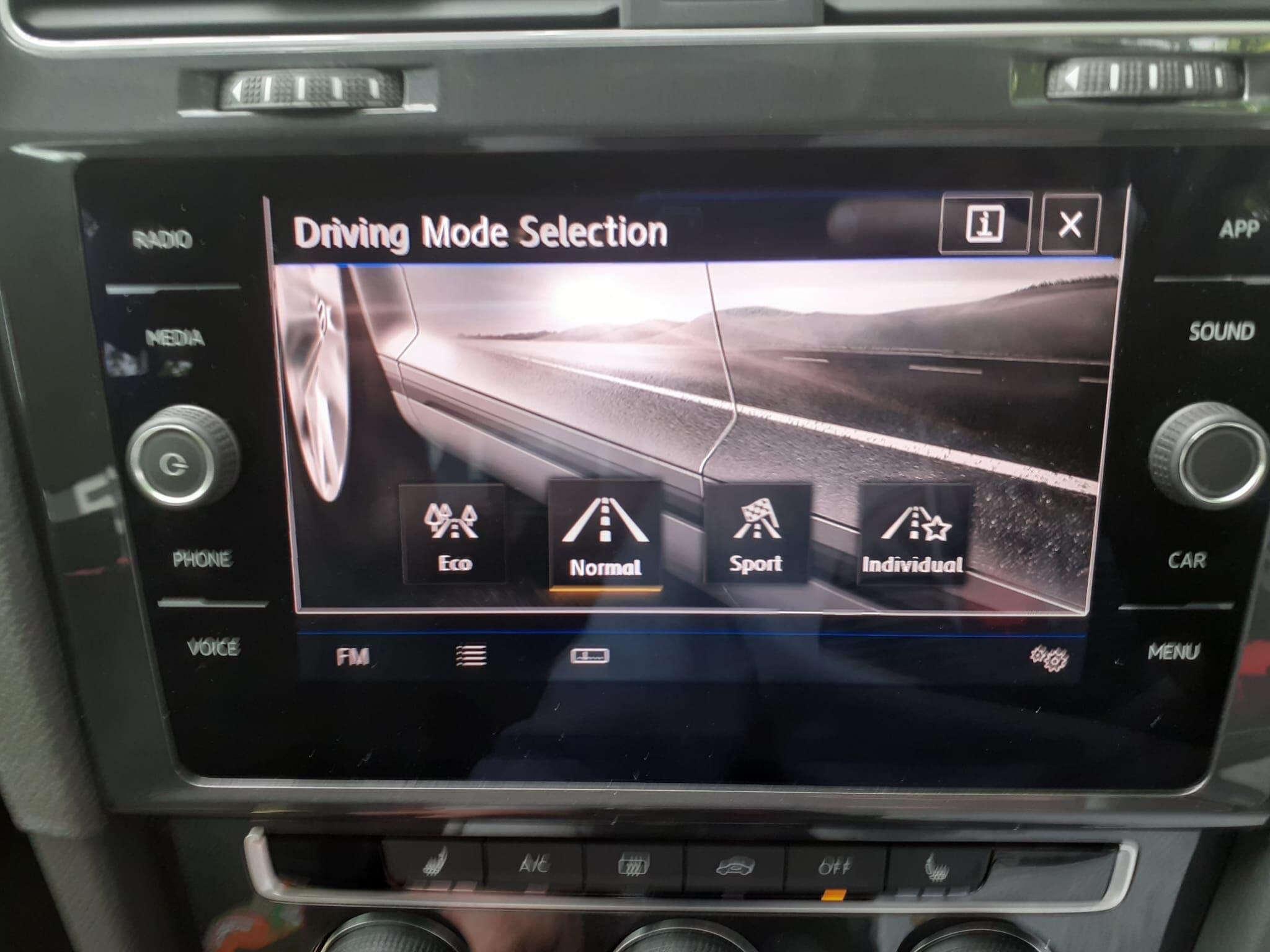 Volkswagen Golf - Image 31