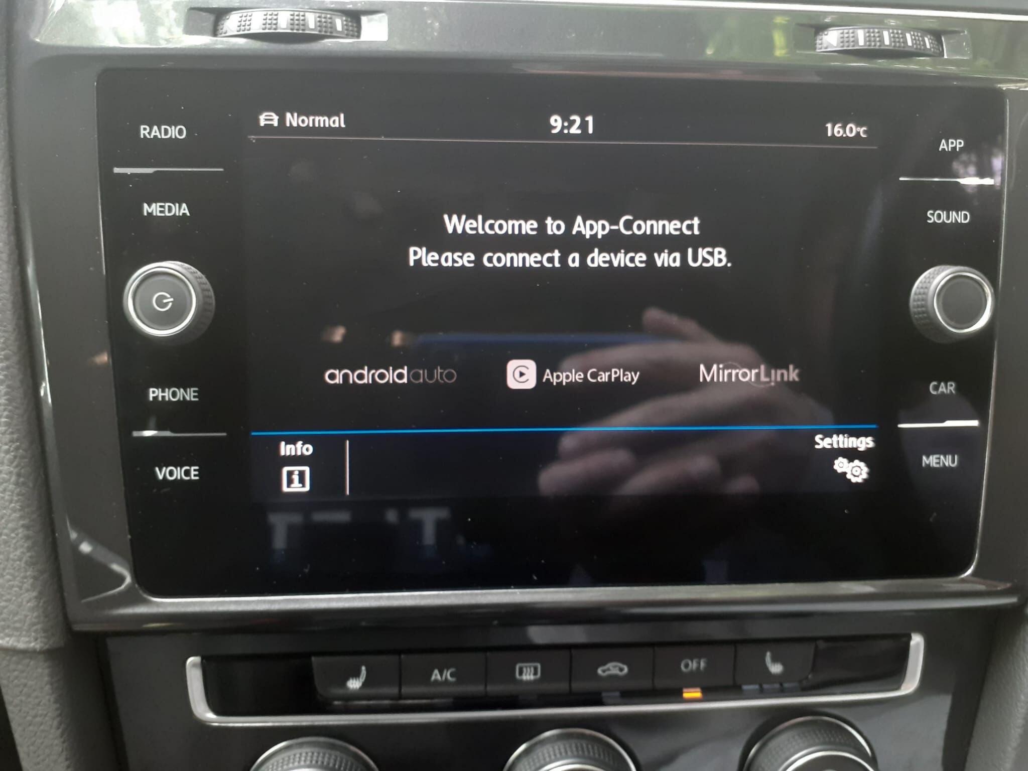 Volkswagen Golf - Image 32