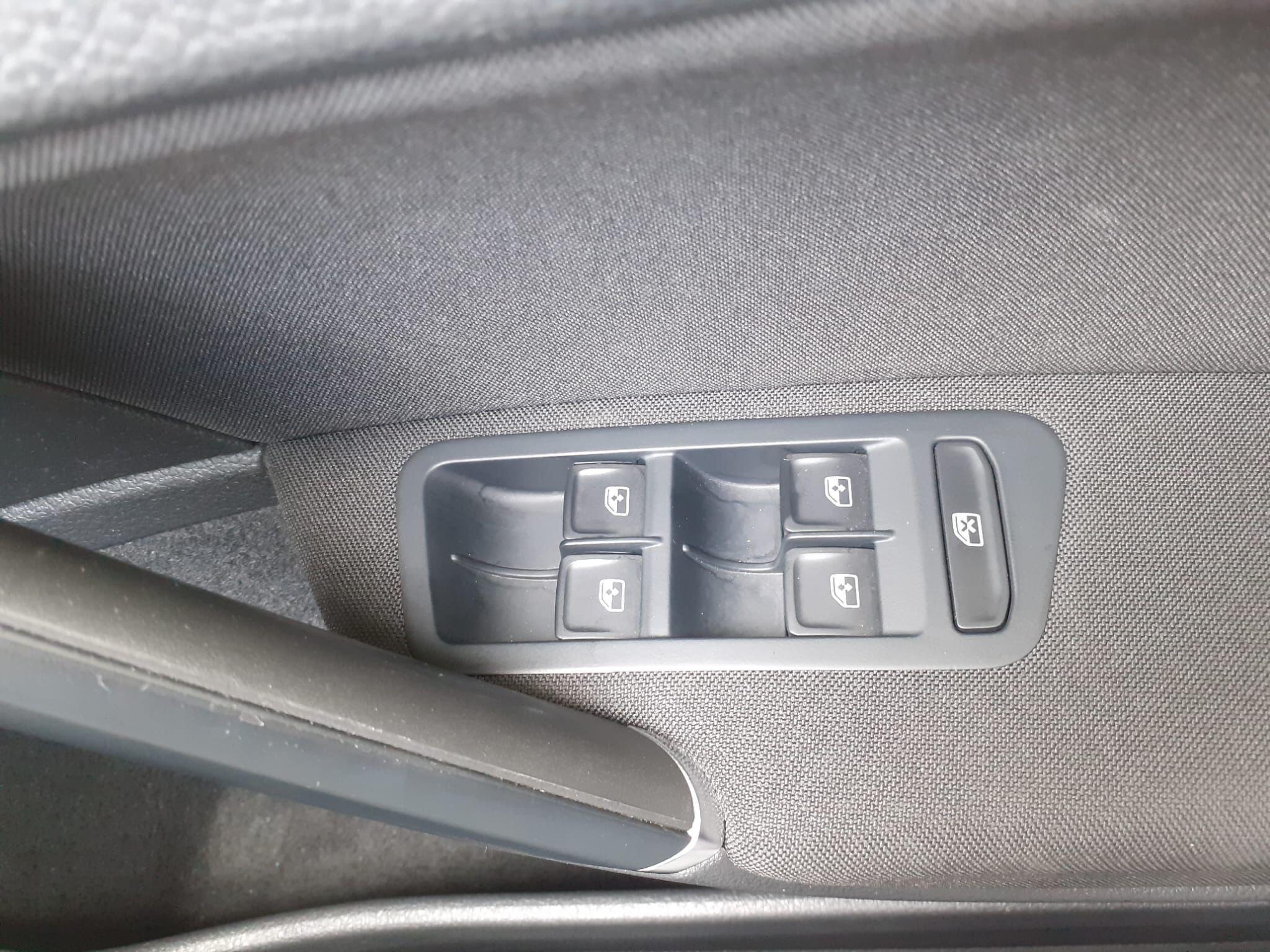 Volkswagen Golf - Image 49