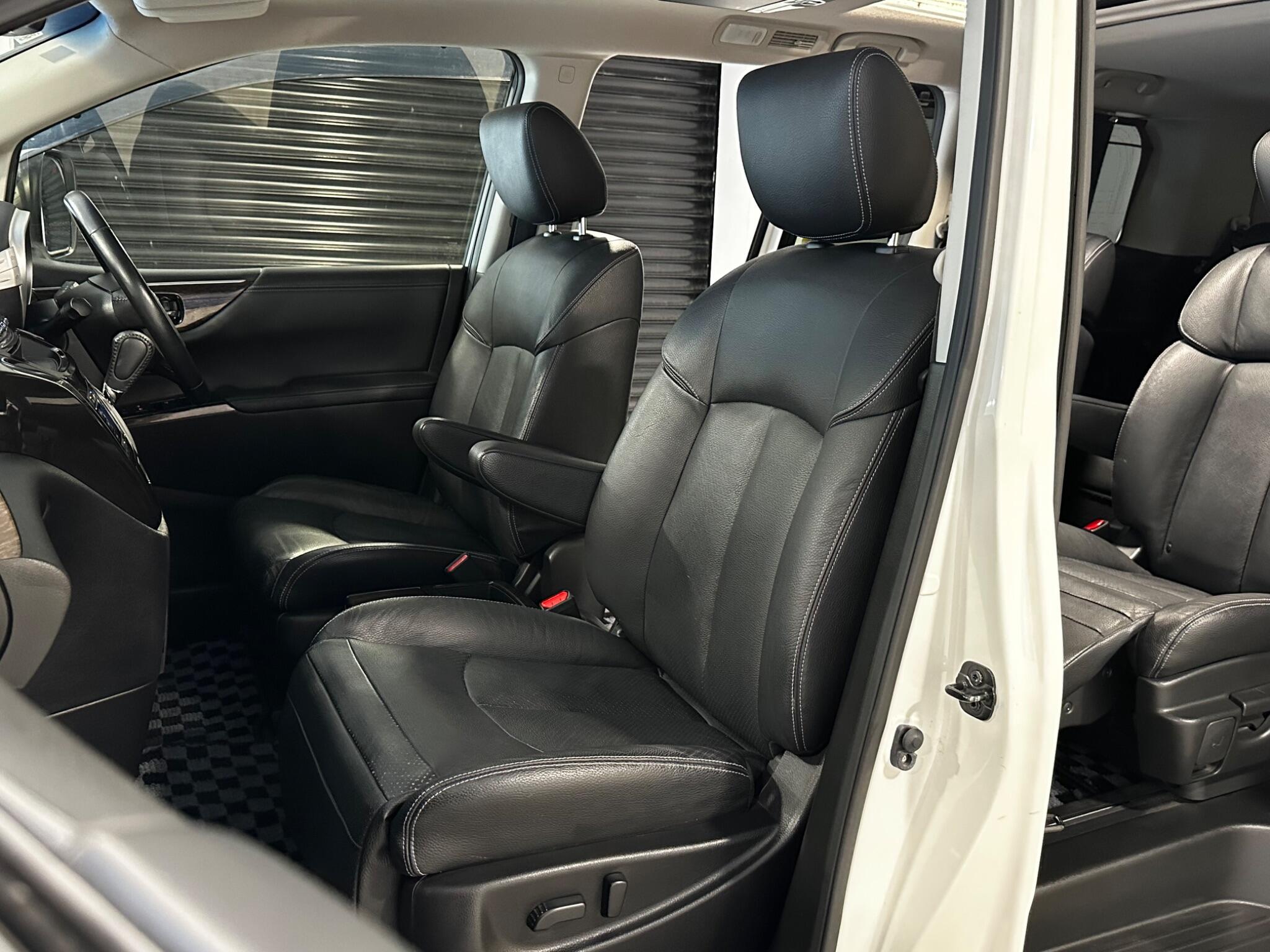 Nissan Elgrand - Image 17