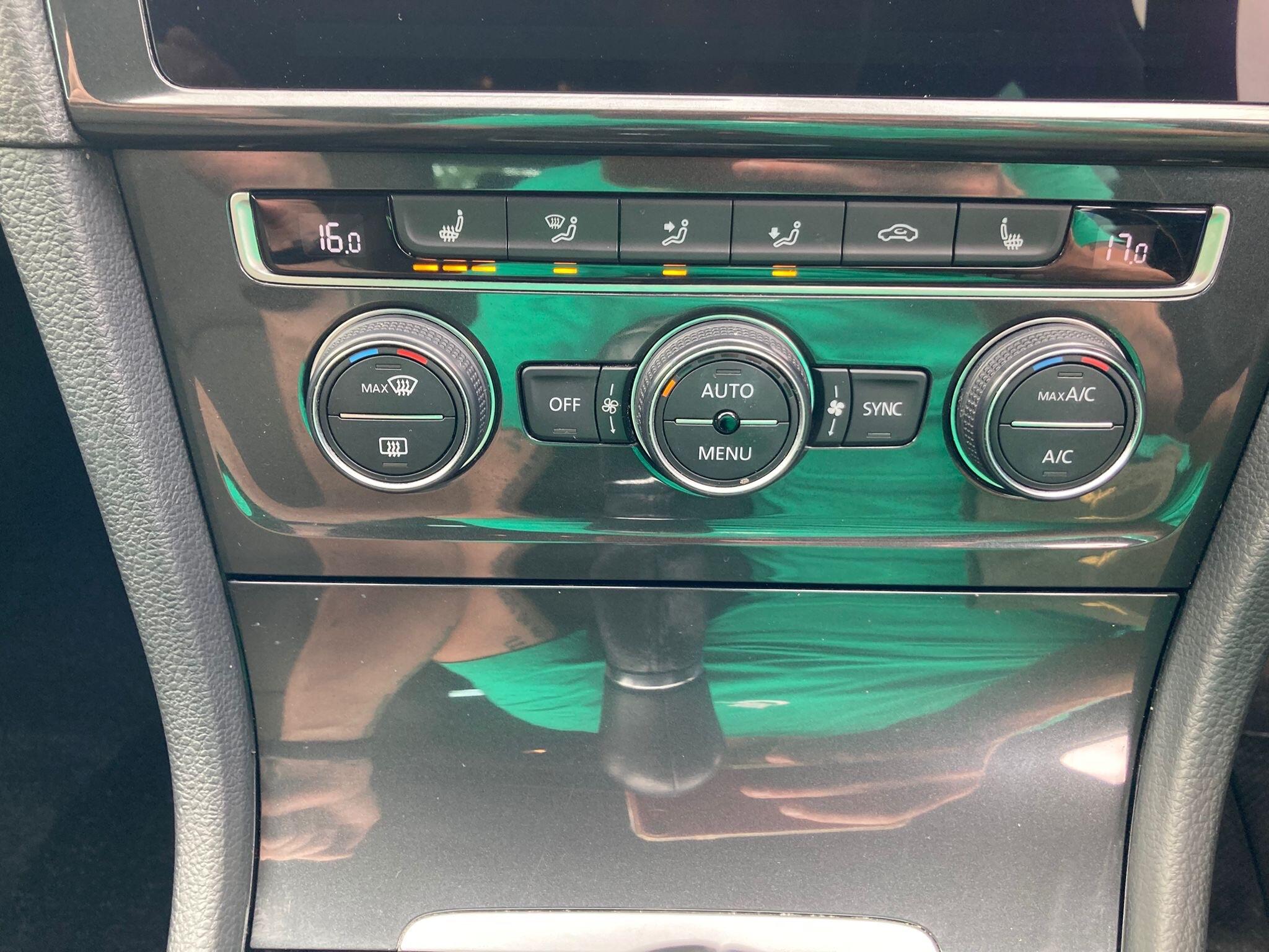 Volkswagen Golf - Image 9