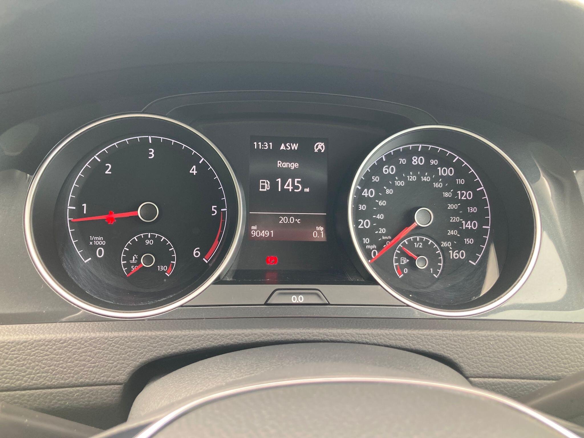 Volkswagen Golf - Image 30