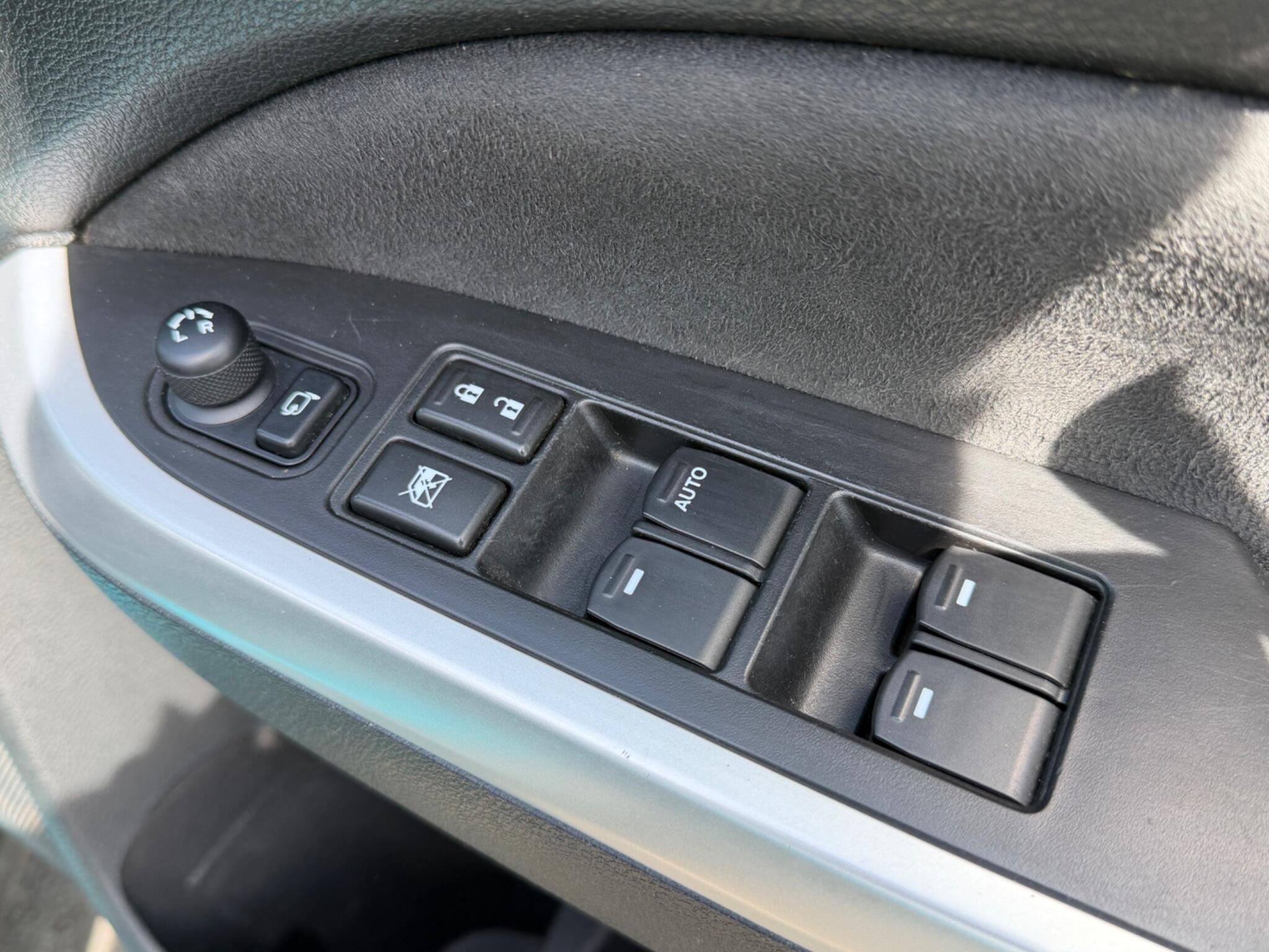 Suzuki Vitara - Image 21