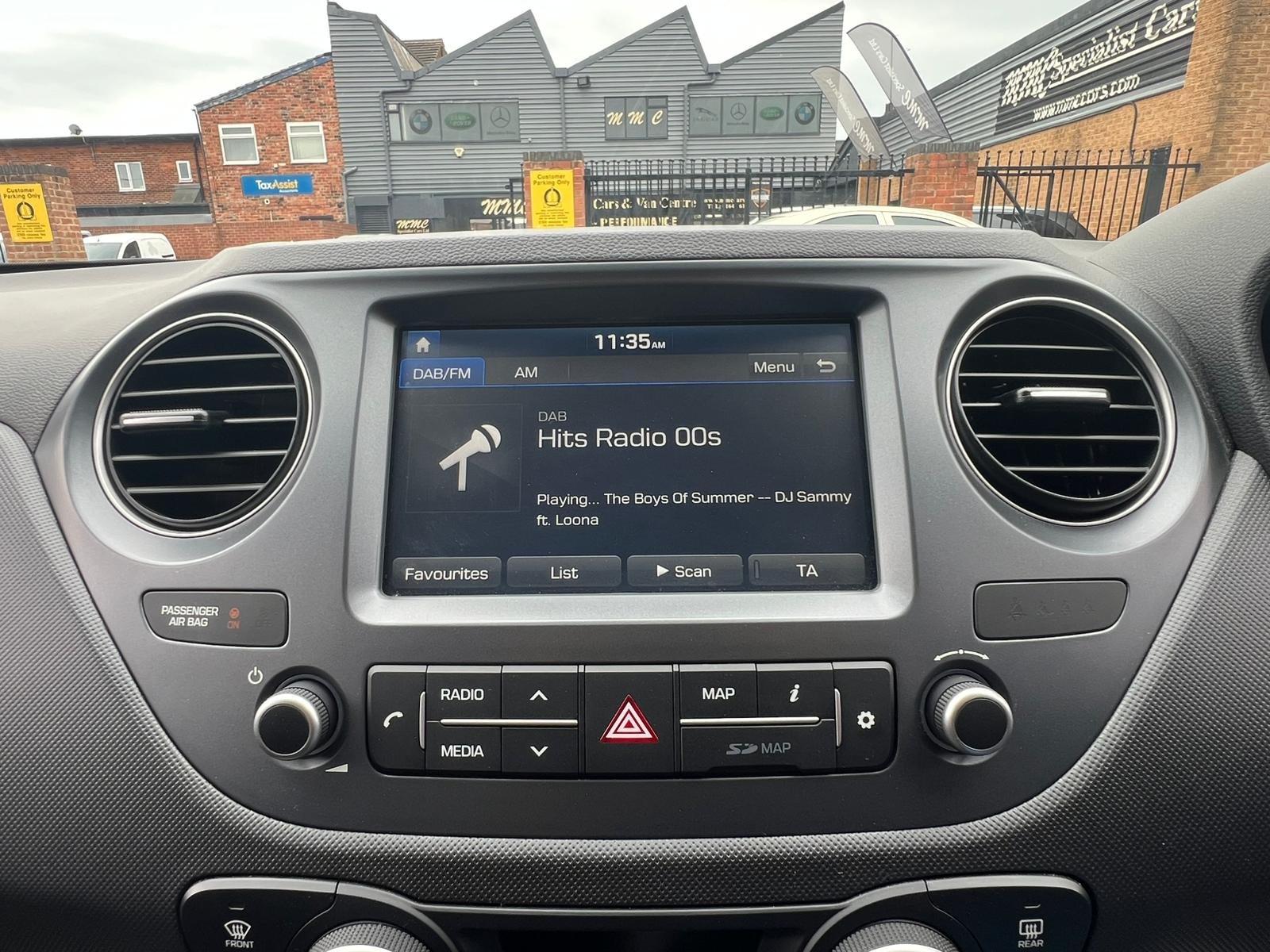 Hyundai i10 - Image 10