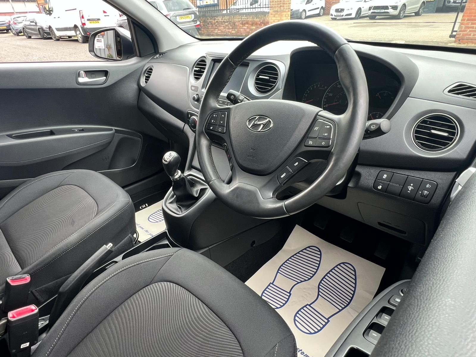 Hyundai i10 - Image 12
