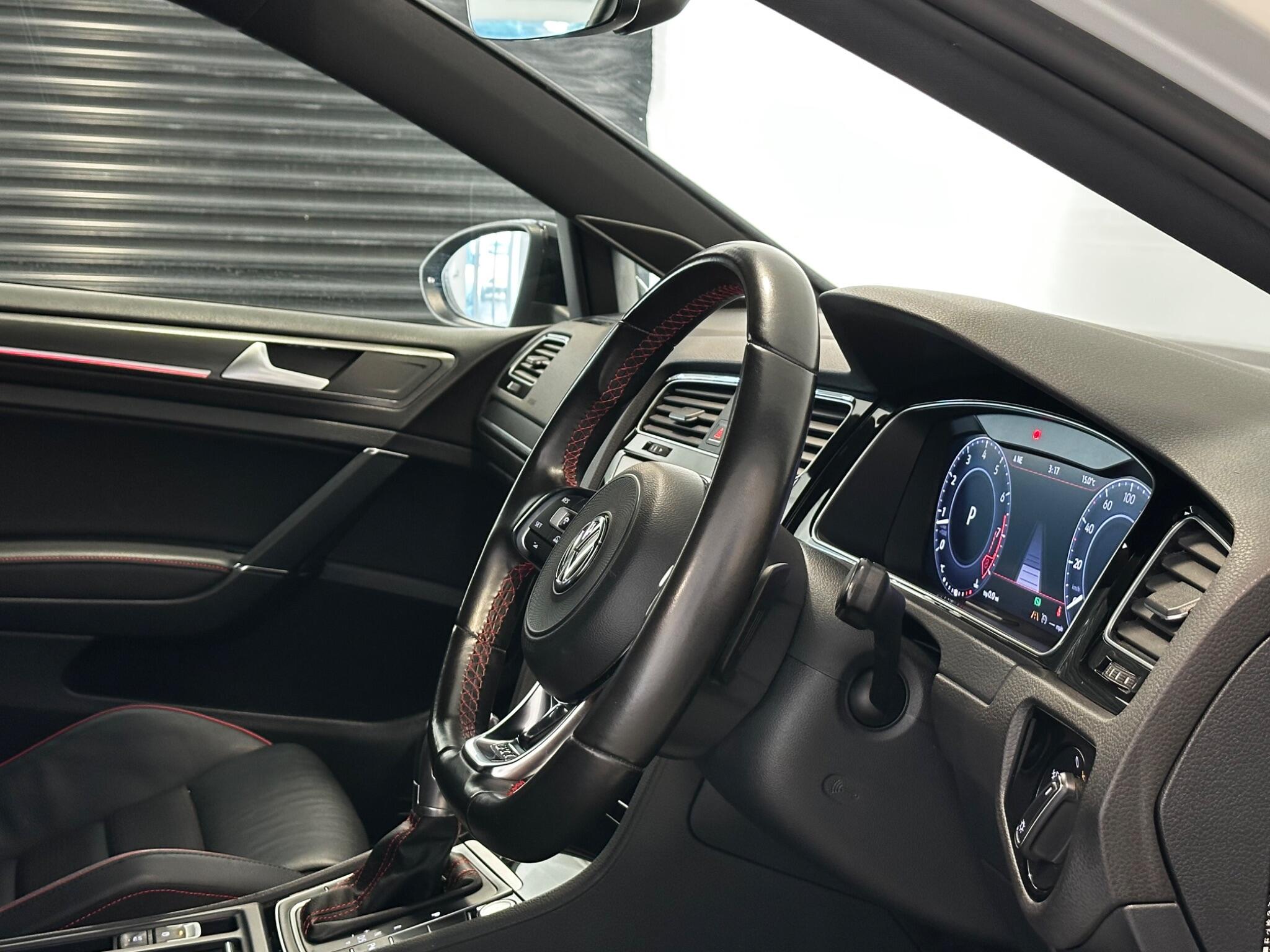 Volkswagen Golf - Image 2