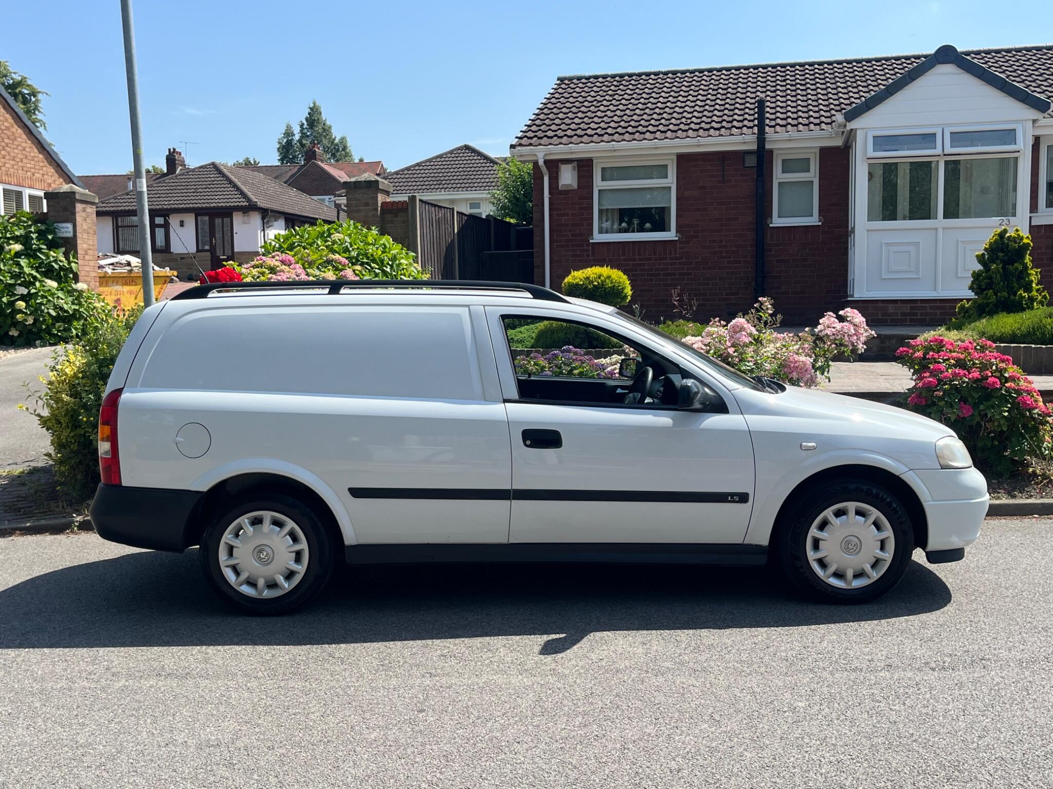 Vauxhall Astra Van - Image 3