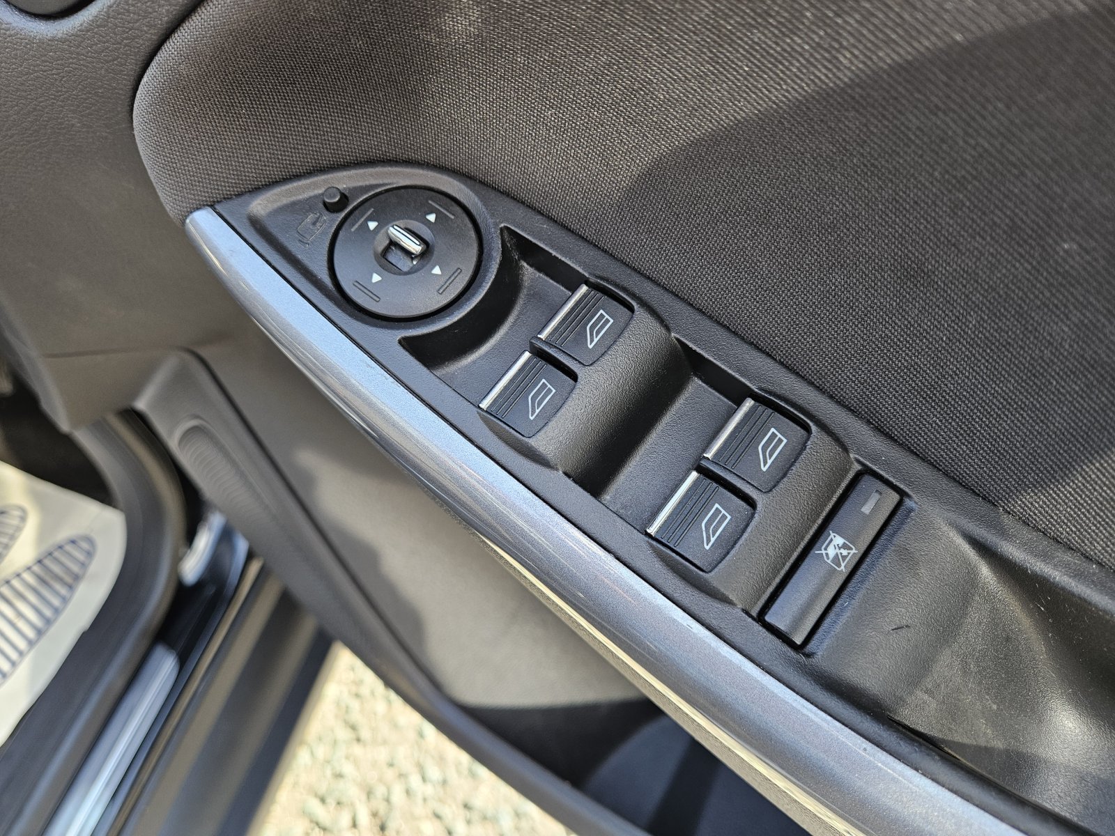 Ford Focus - Image 19