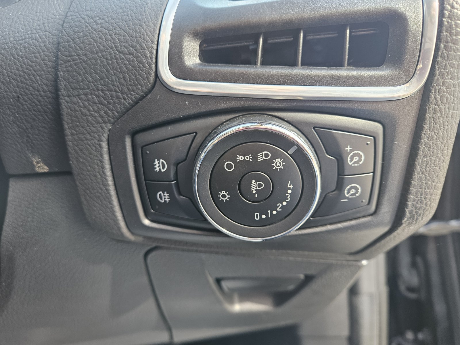 Ford Focus - Image 20
