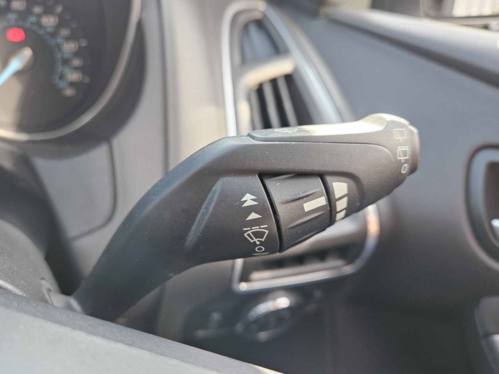 Ford Focus - Image 23