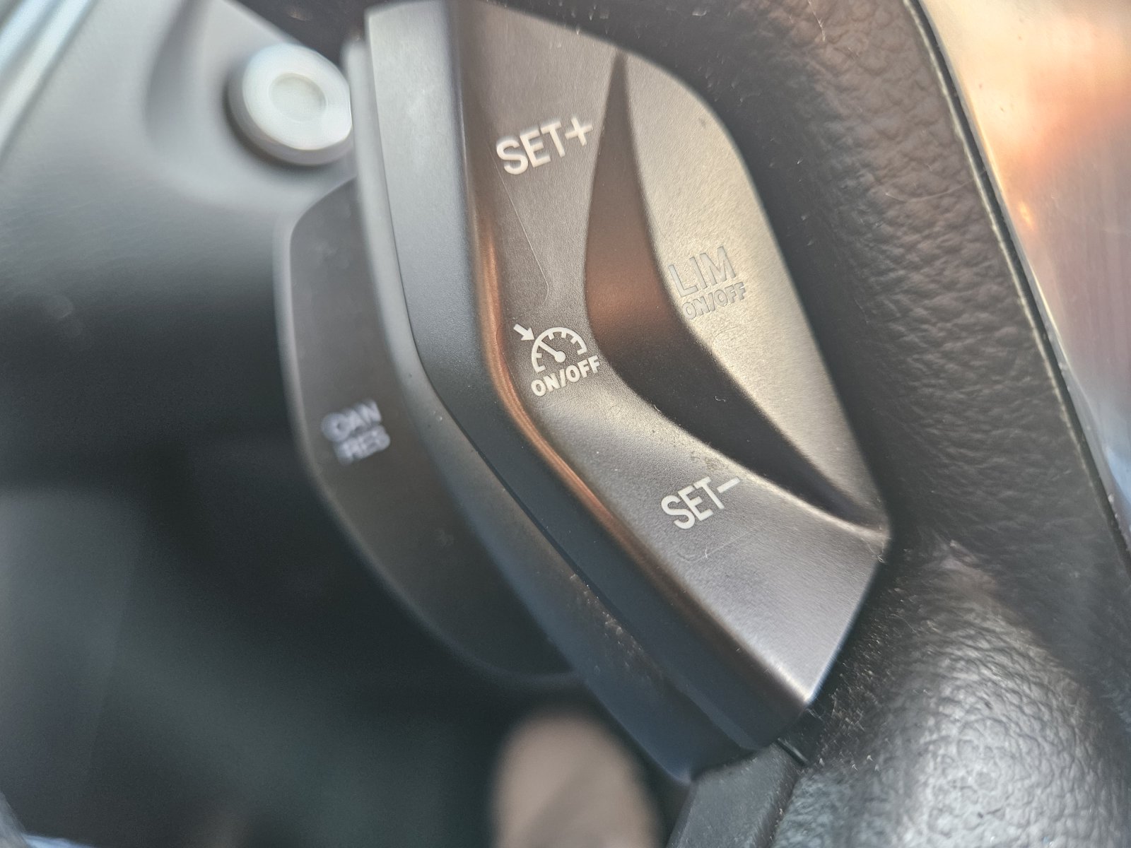 Ford Focus - Image 25