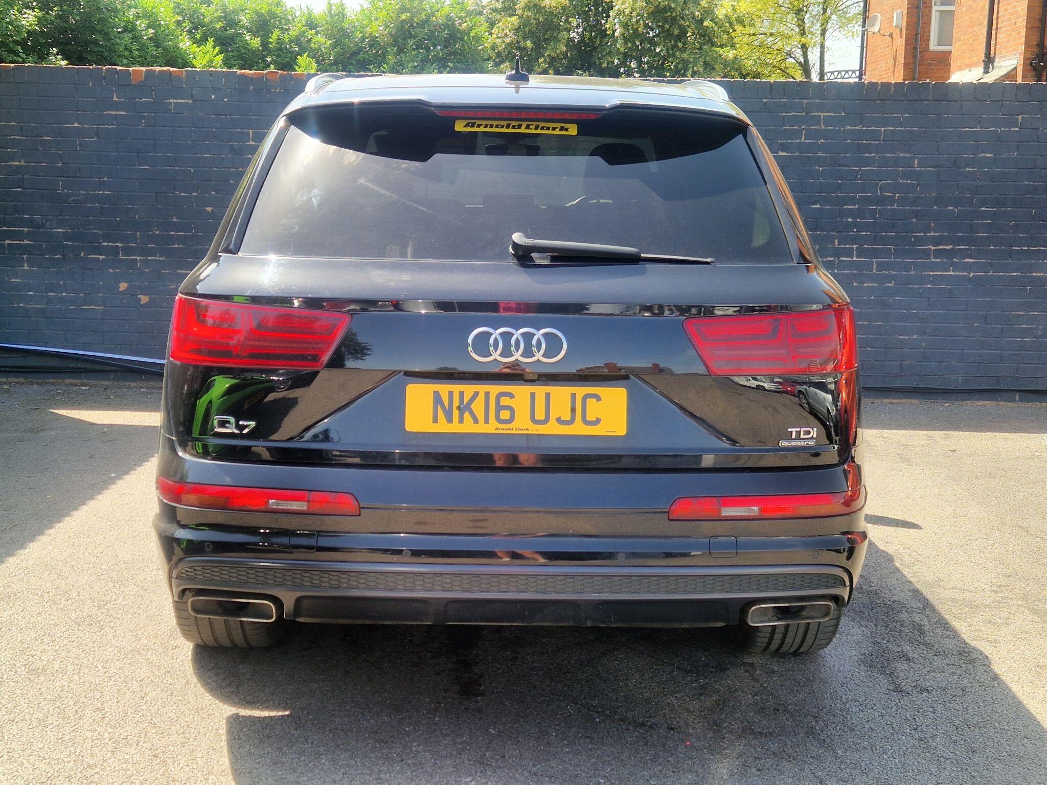 Audi Q7 - Image 9