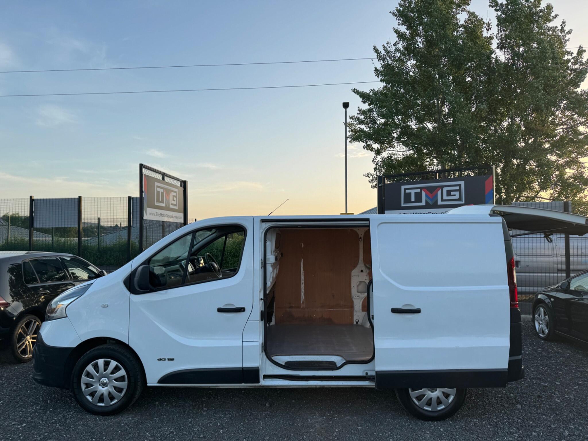 Renault Trafic - Image 8