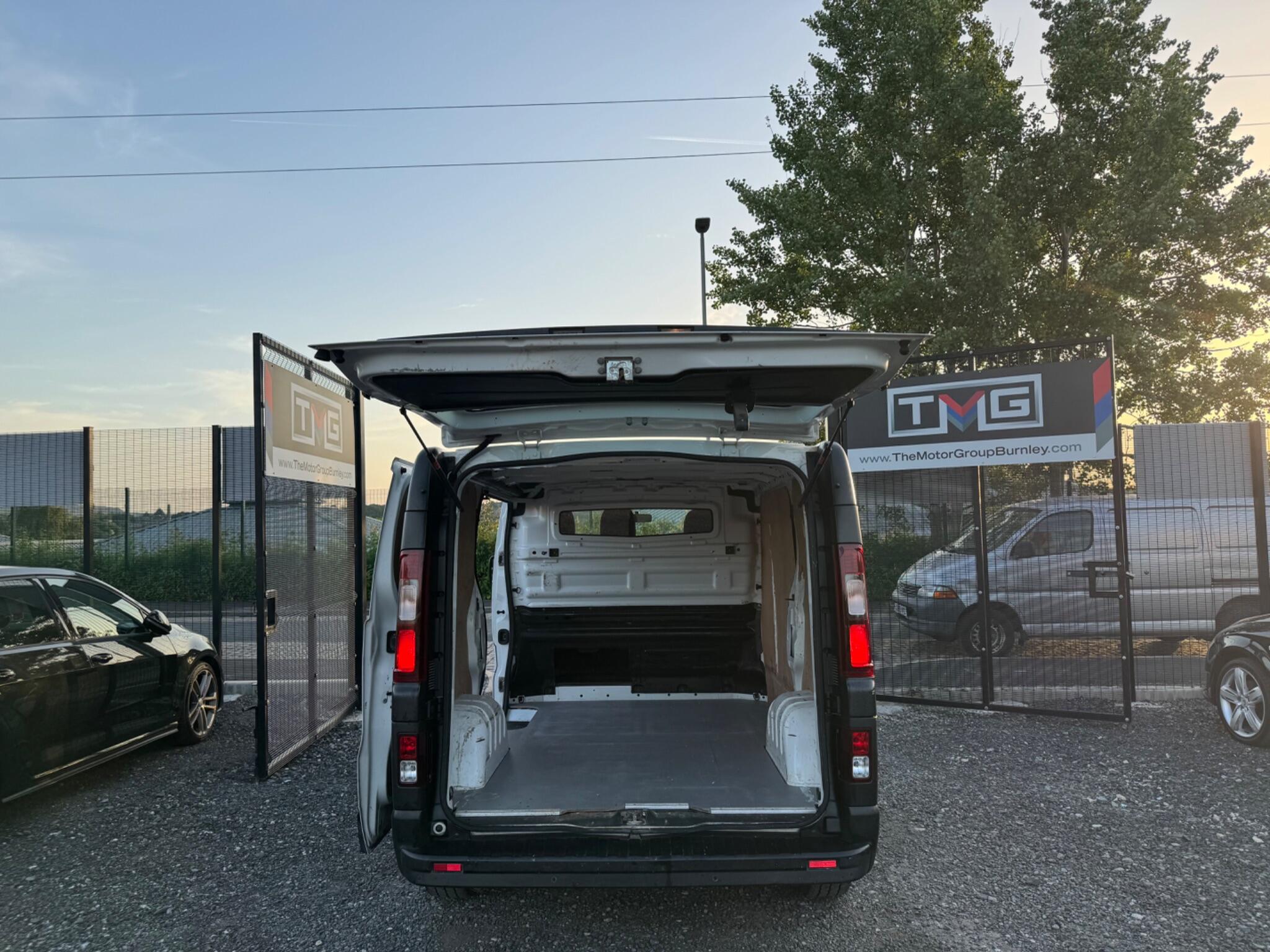 Renault Trafic - Image 11