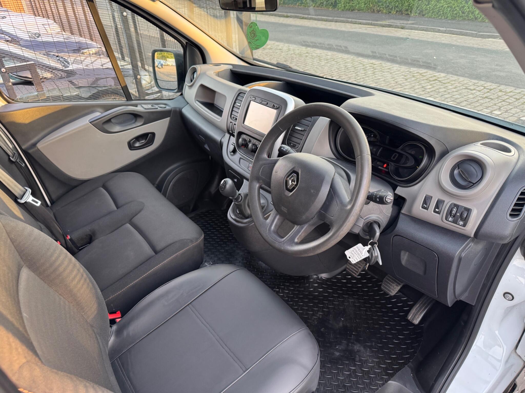 Renault Trafic - Image 13