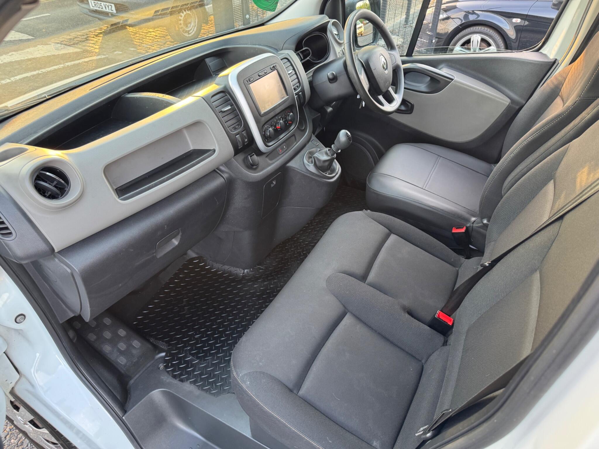 Renault Trafic - Image 16