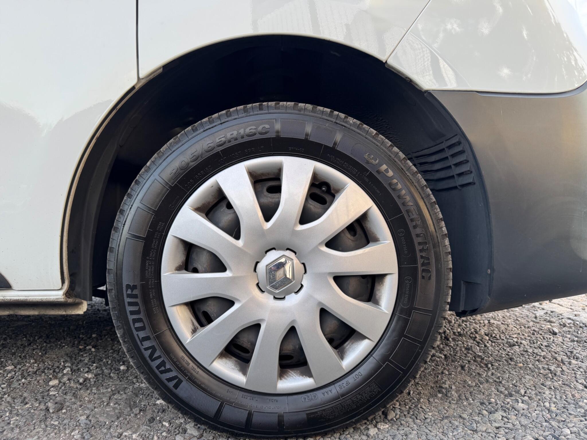 Renault Trafic - Image 20