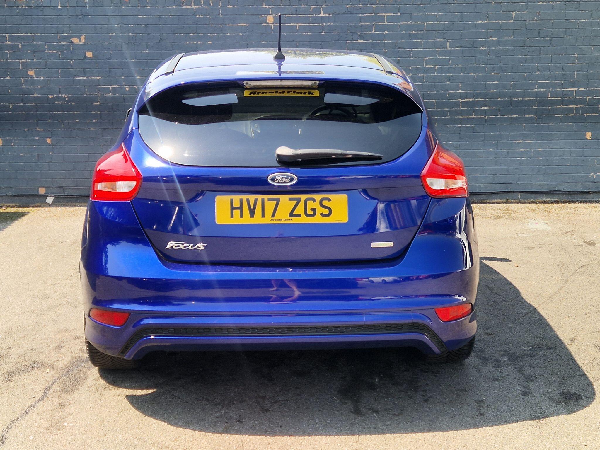 Ford Focus - Image 9