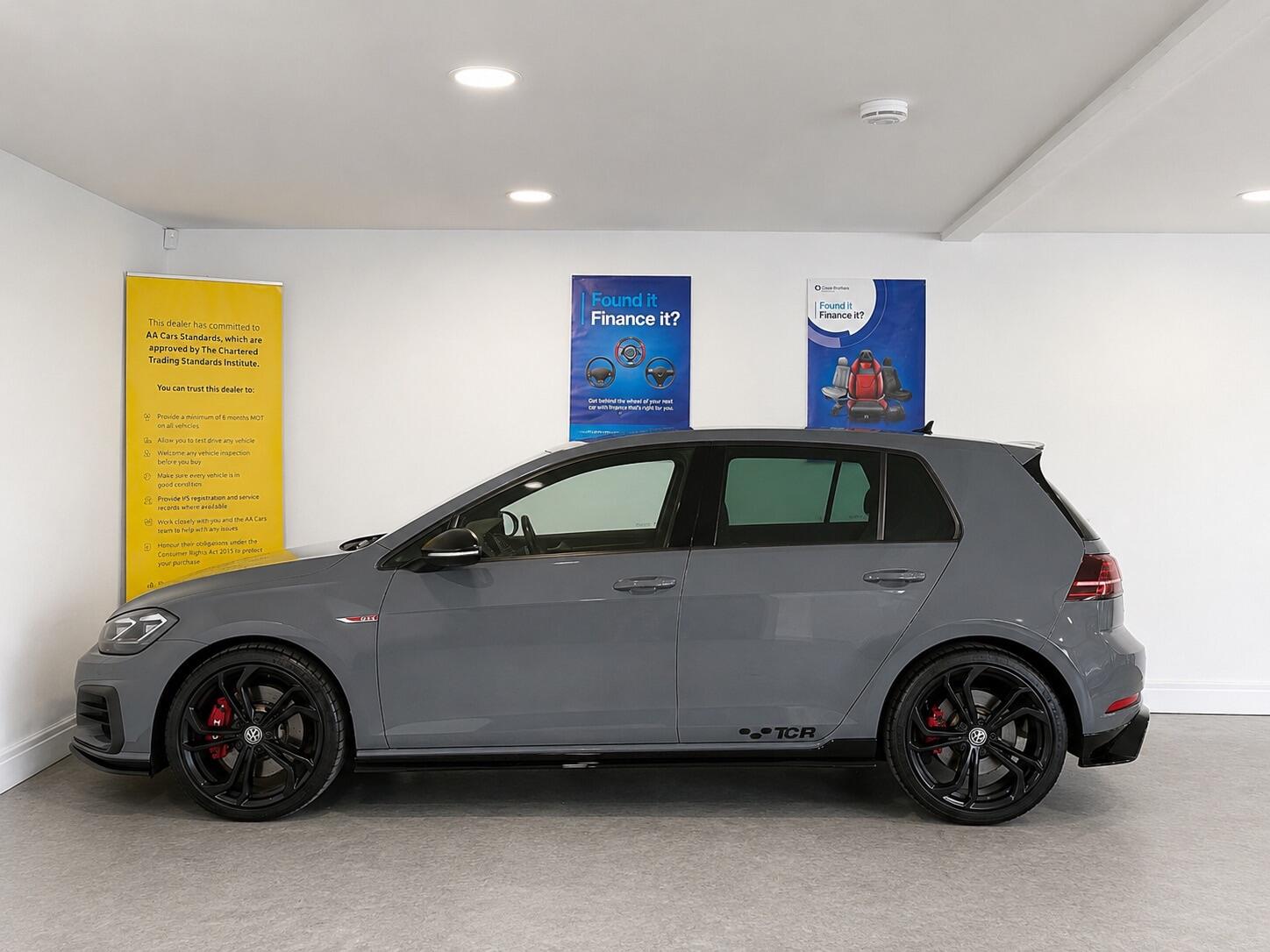 Volkswagen Golf - Image 9