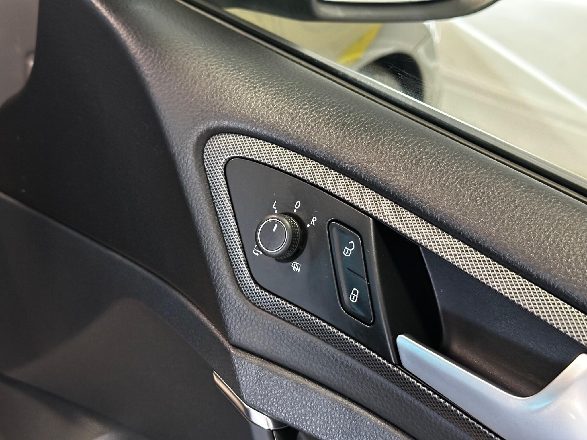Volkswagen Golf - Image 14