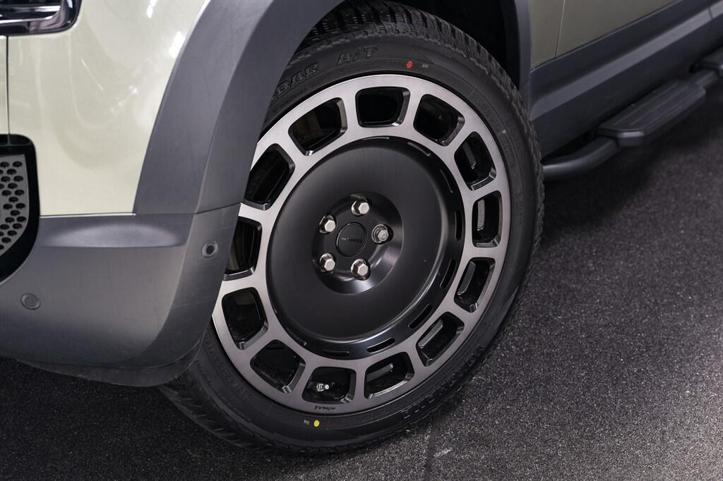 Land Rover Defender 110 - Image 7