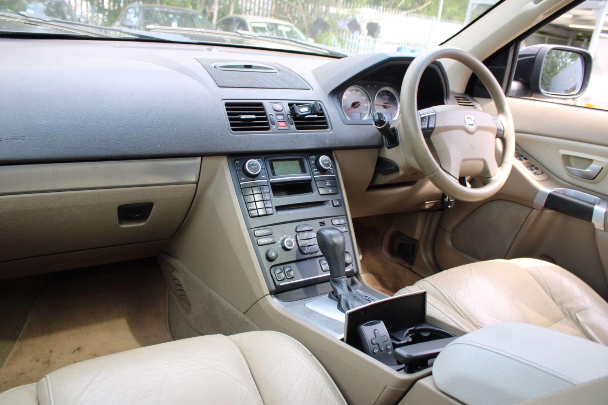 Volvo XC90 - Image 22