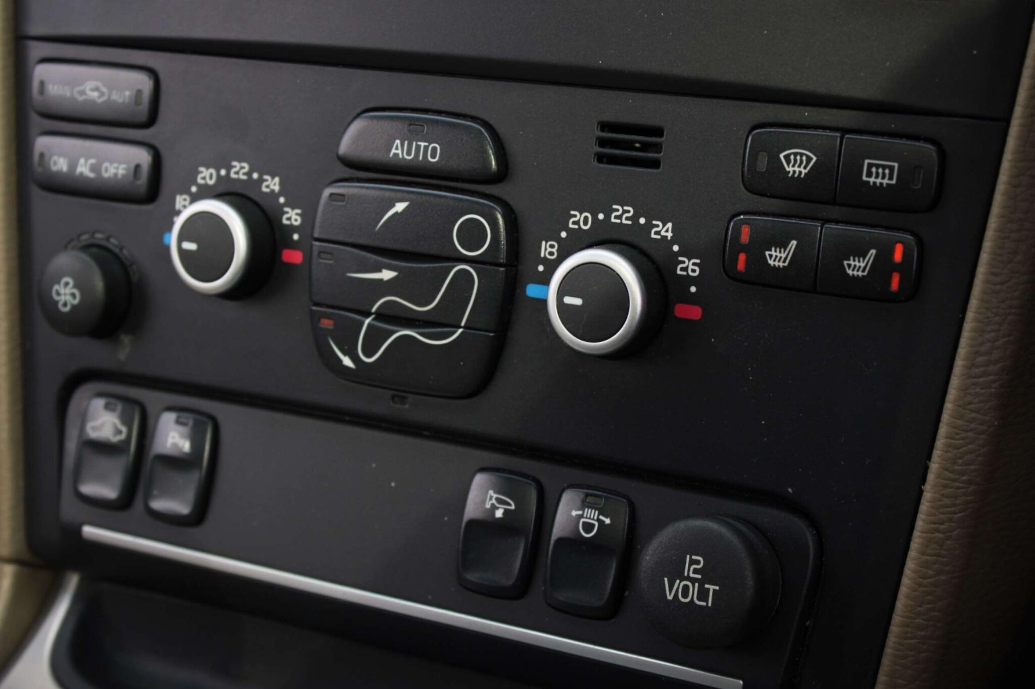 Volvo XC90 - Image 25