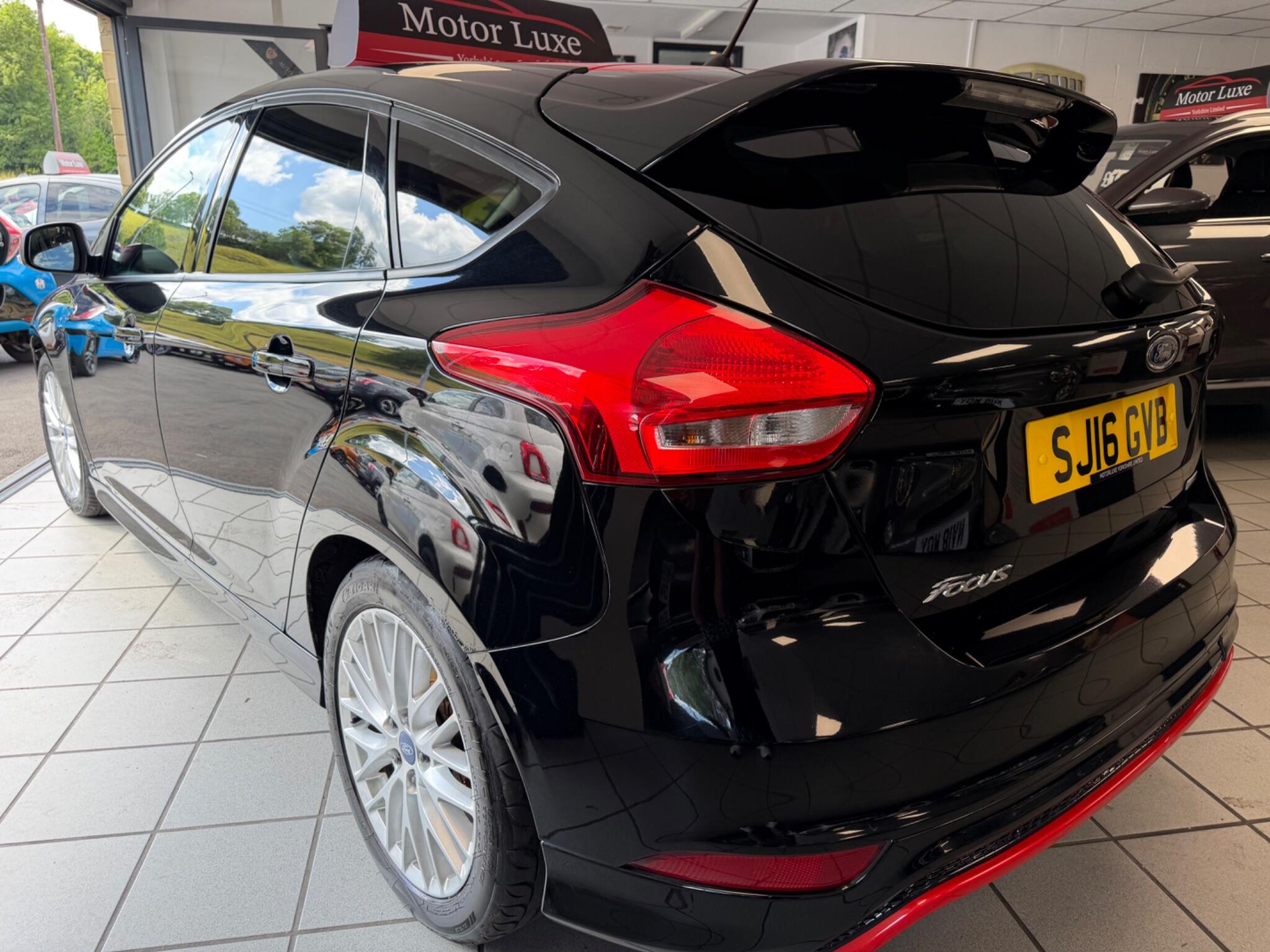 Ford Focus - Image 10