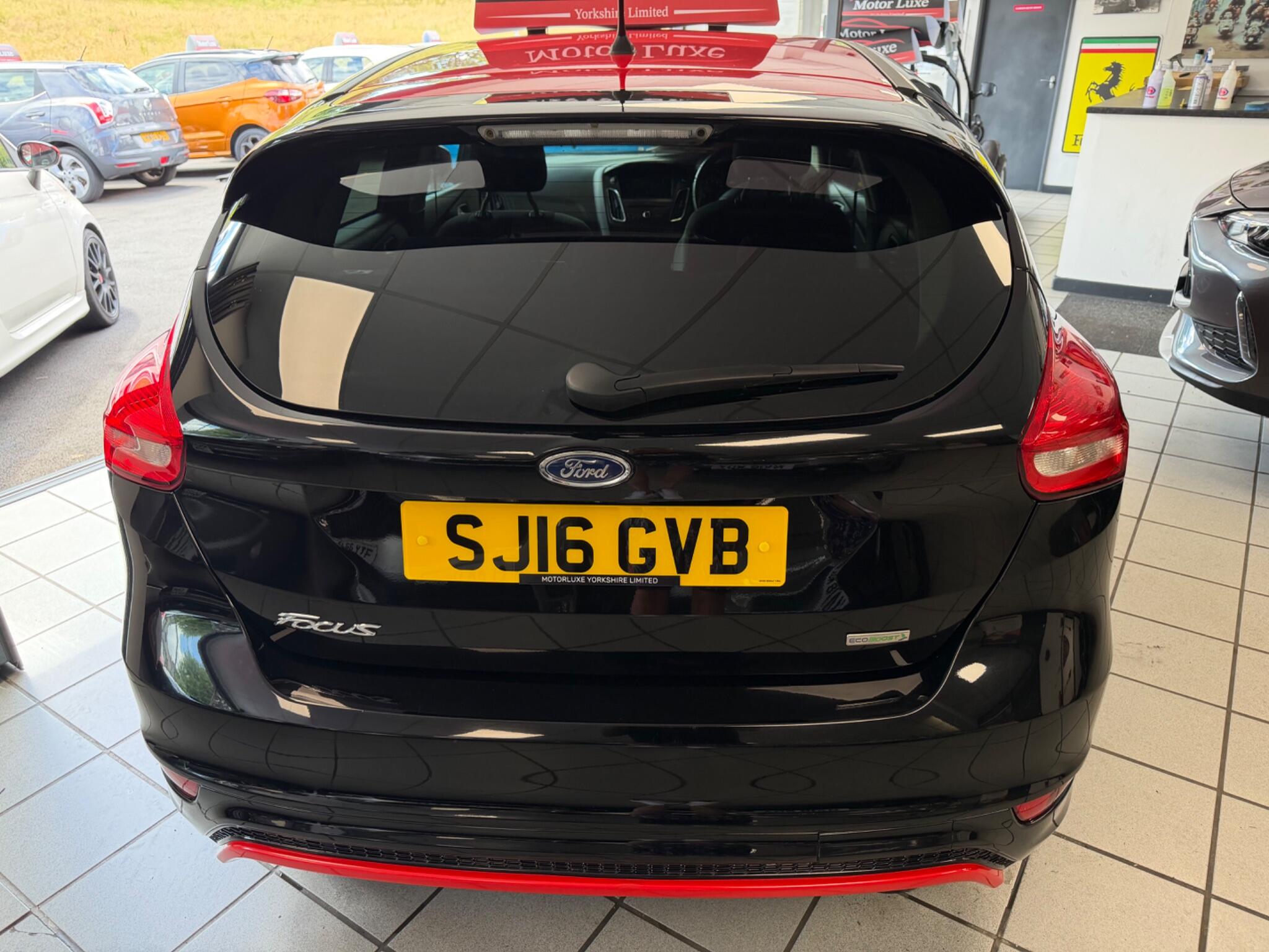 Ford Focus - Image 14