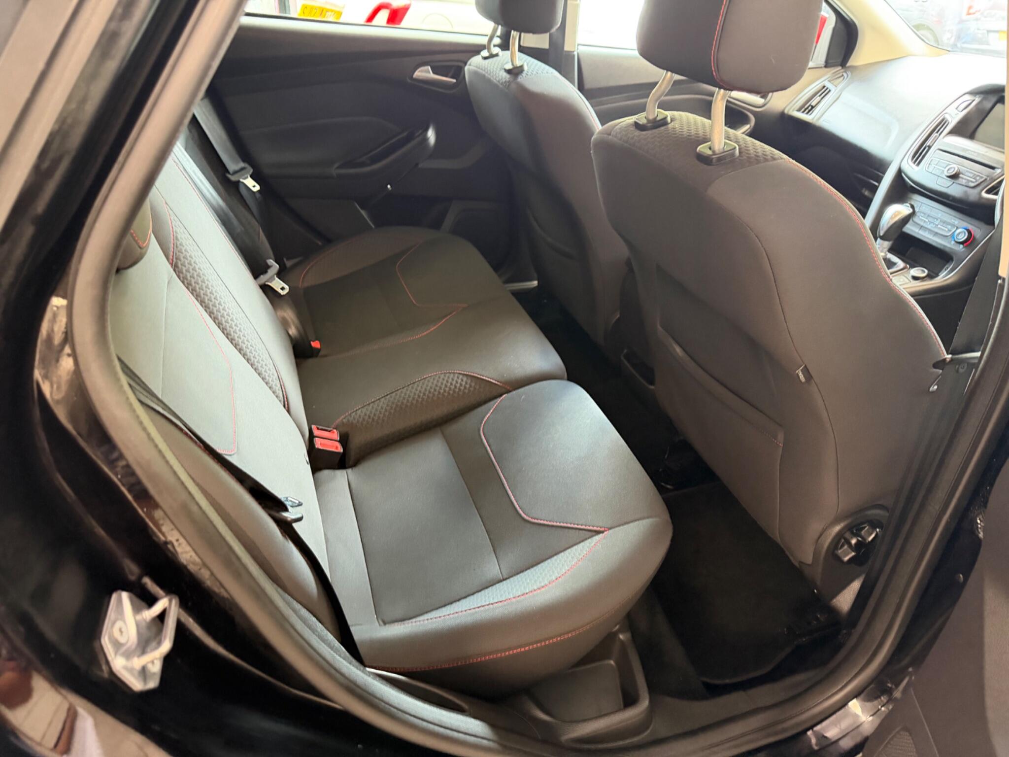 Ford Focus - Image 17
