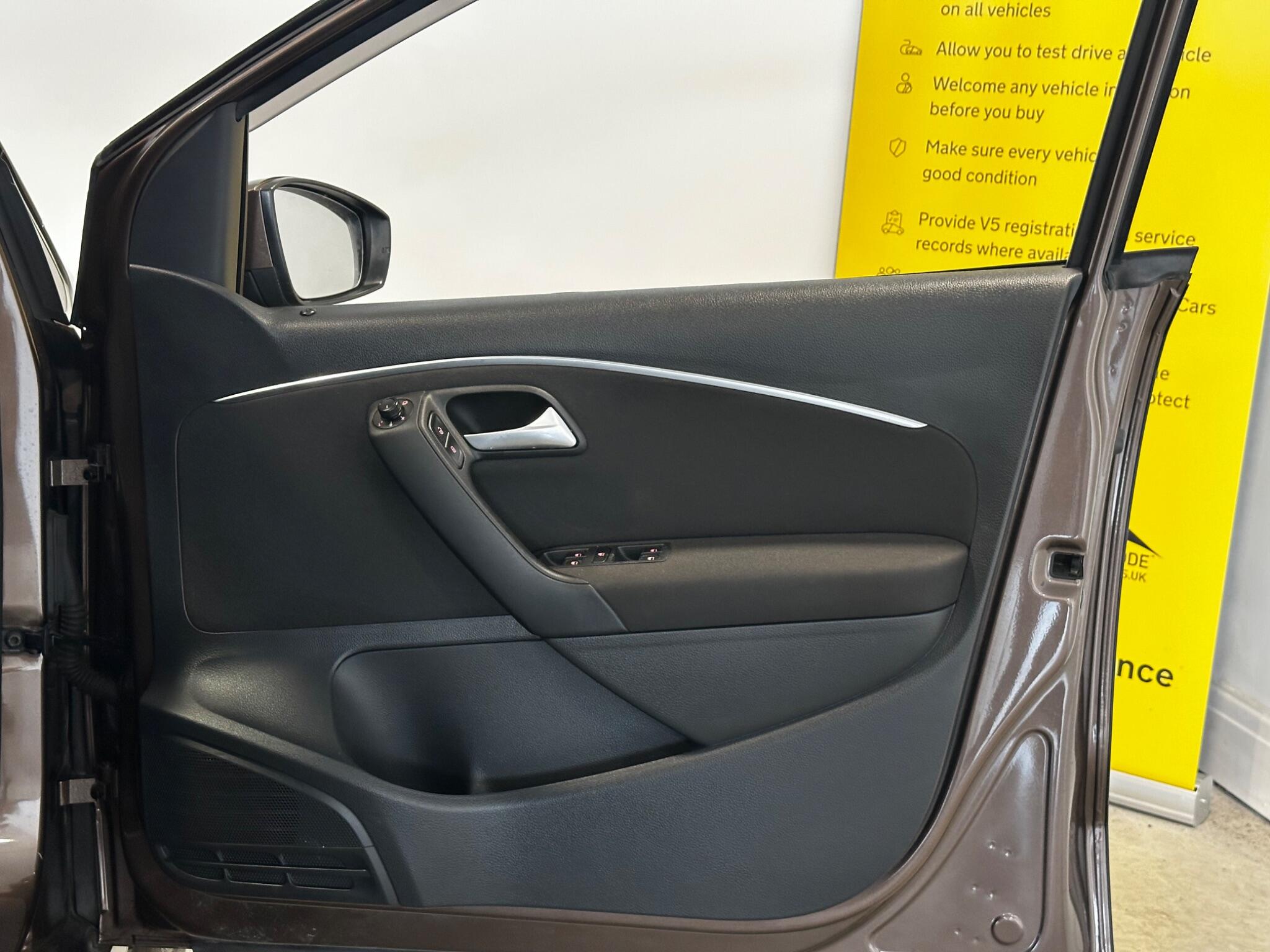 Volkswagen Polo - Image 12