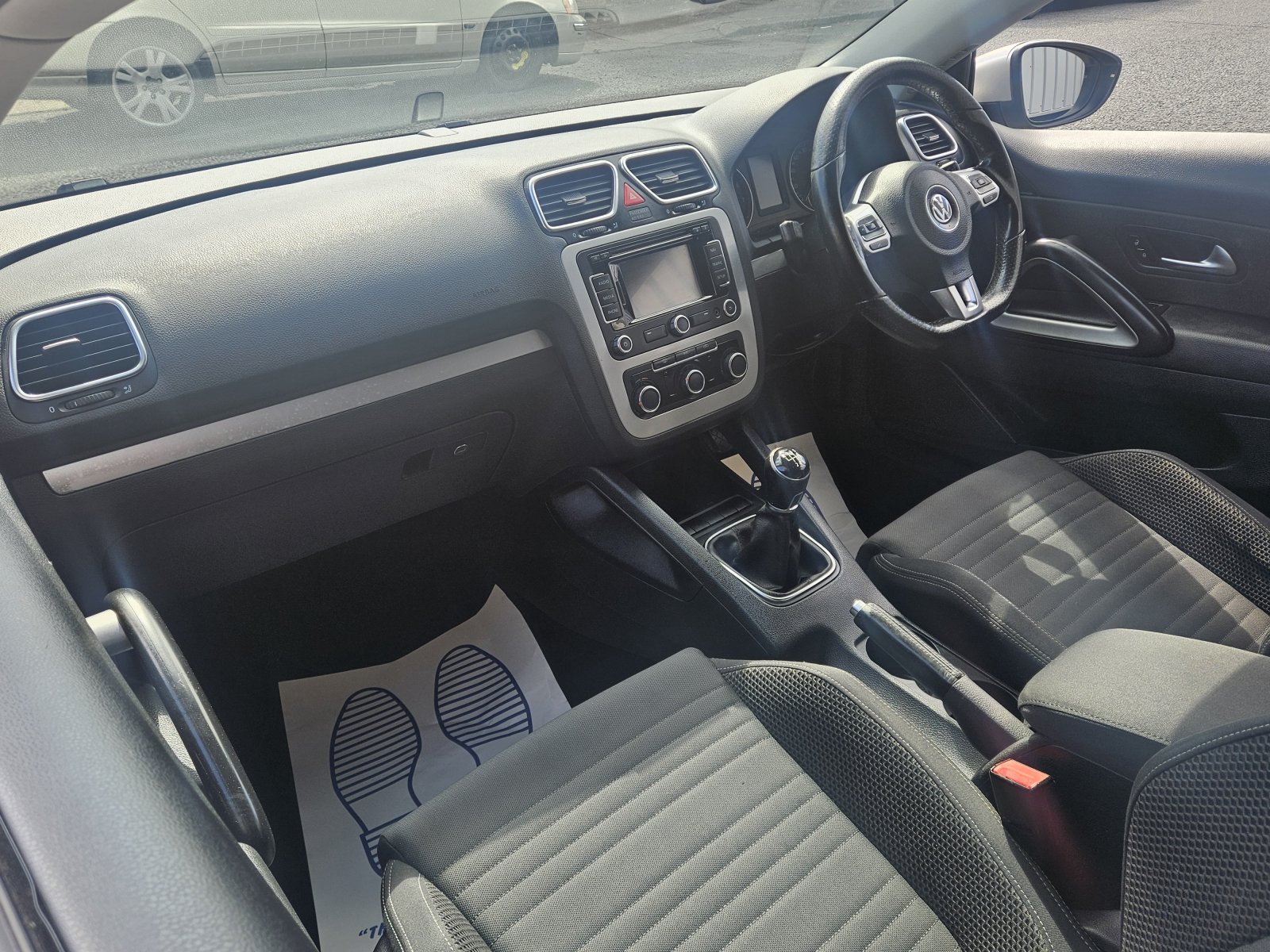 Volkswagen Scirocco - Image 11