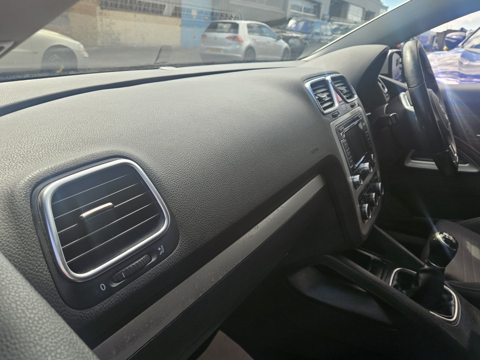 Volkswagen Scirocco - Image 12