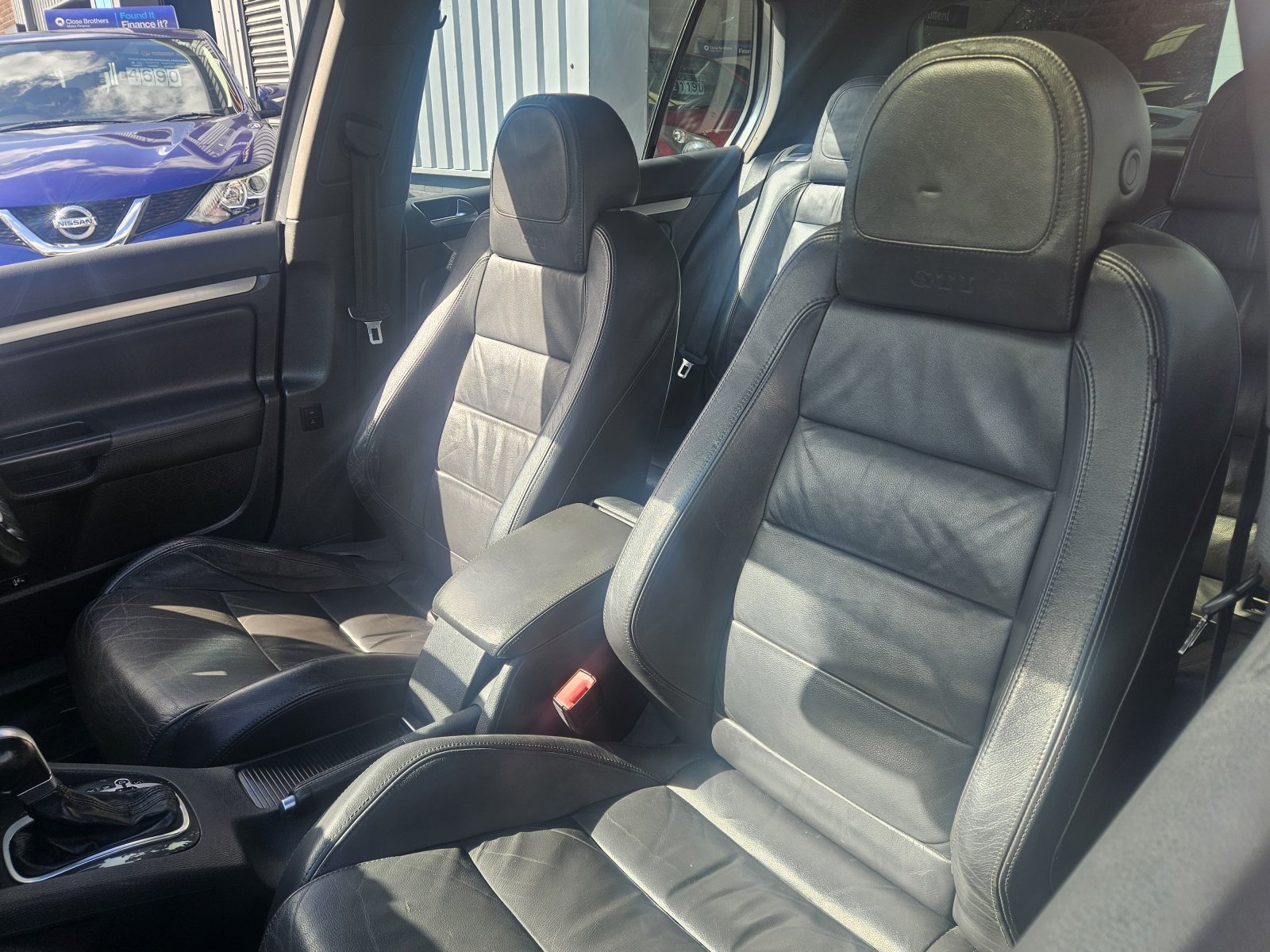 Volkswagen Golf - Image 18