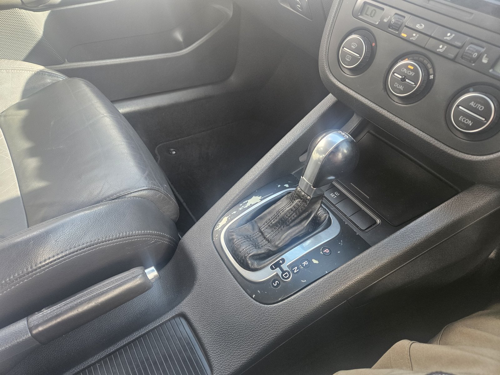 Volkswagen Golf - Image 22