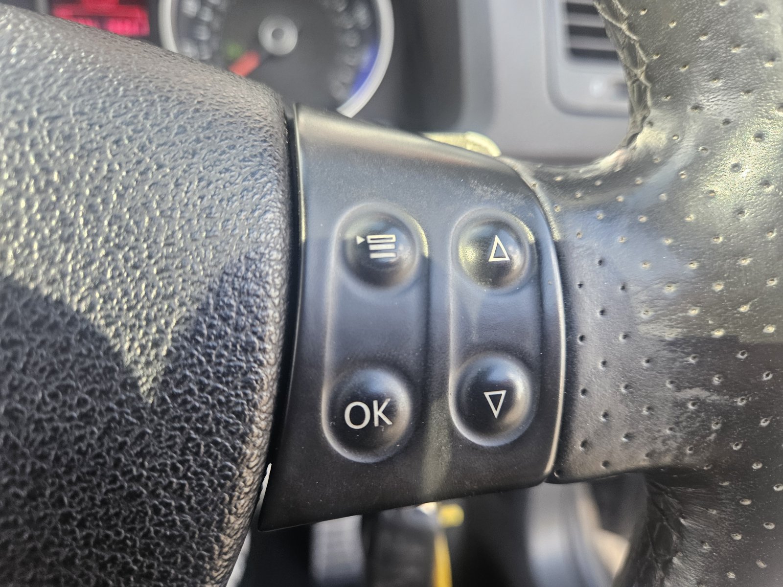 Volkswagen Golf - Image 25