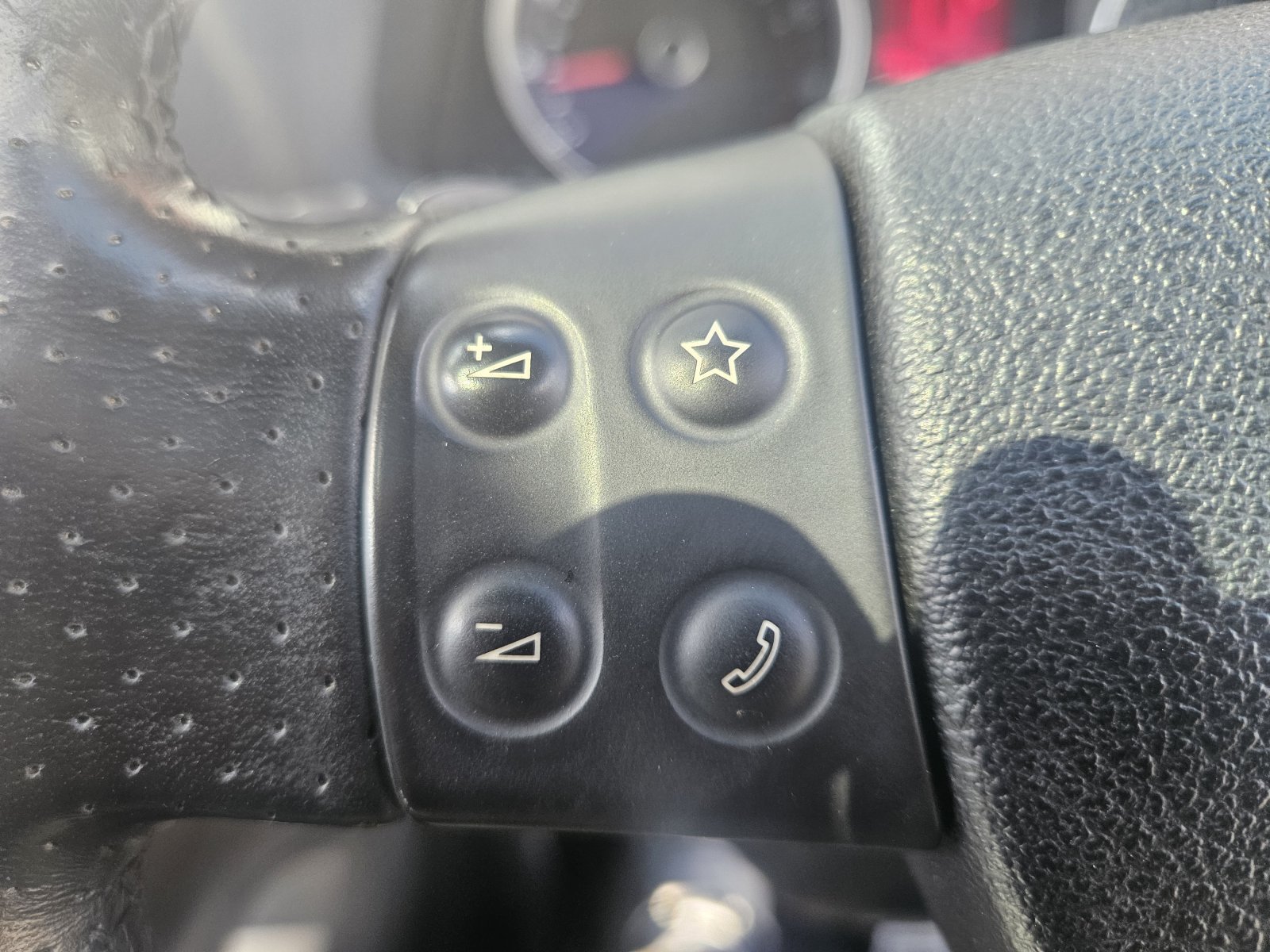Volkswagen Golf - Image 30