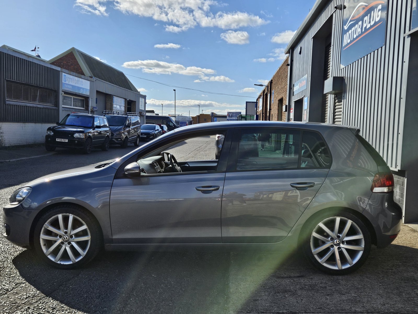 Volkswagen Golf - Image 9