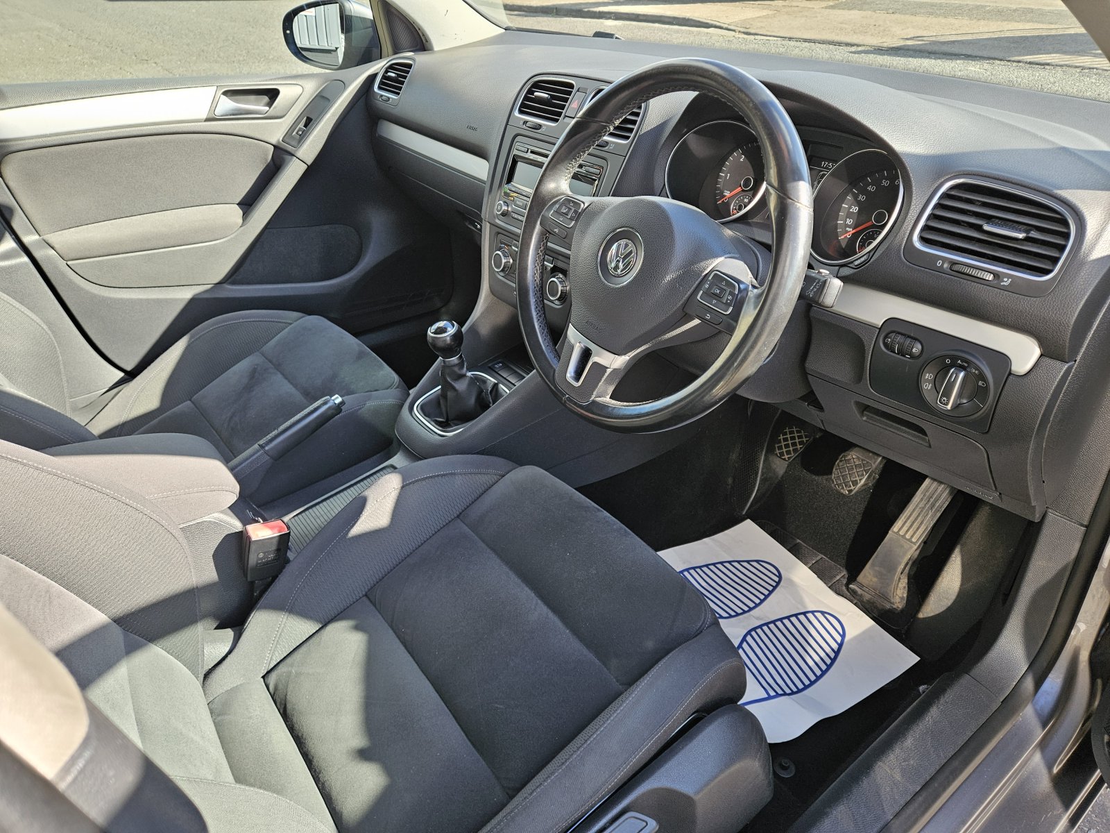 Volkswagen Golf - Image 13