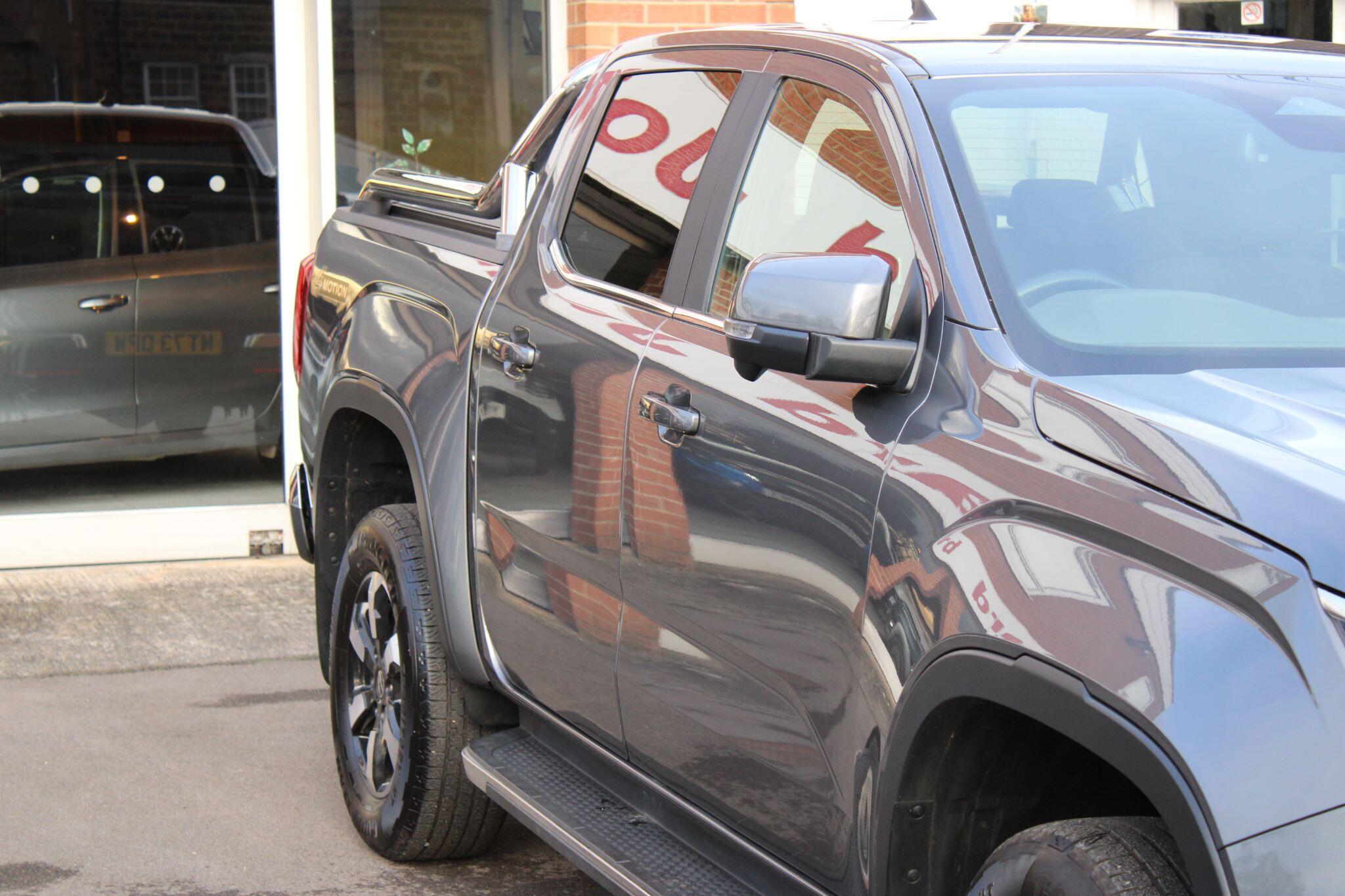 Volkswagen Amarok - Image 10