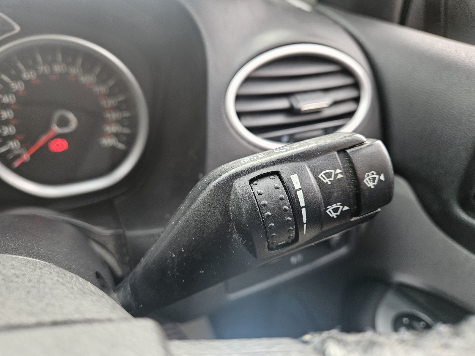 Ford Focus - Image 17