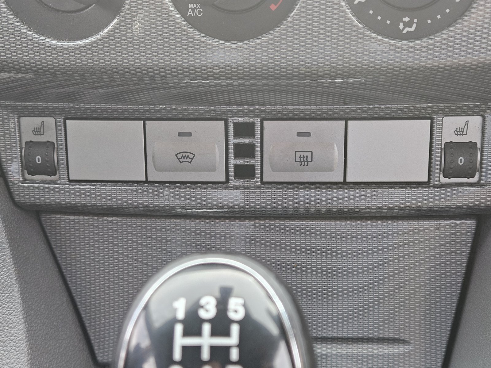 Ford Focus - Image 24