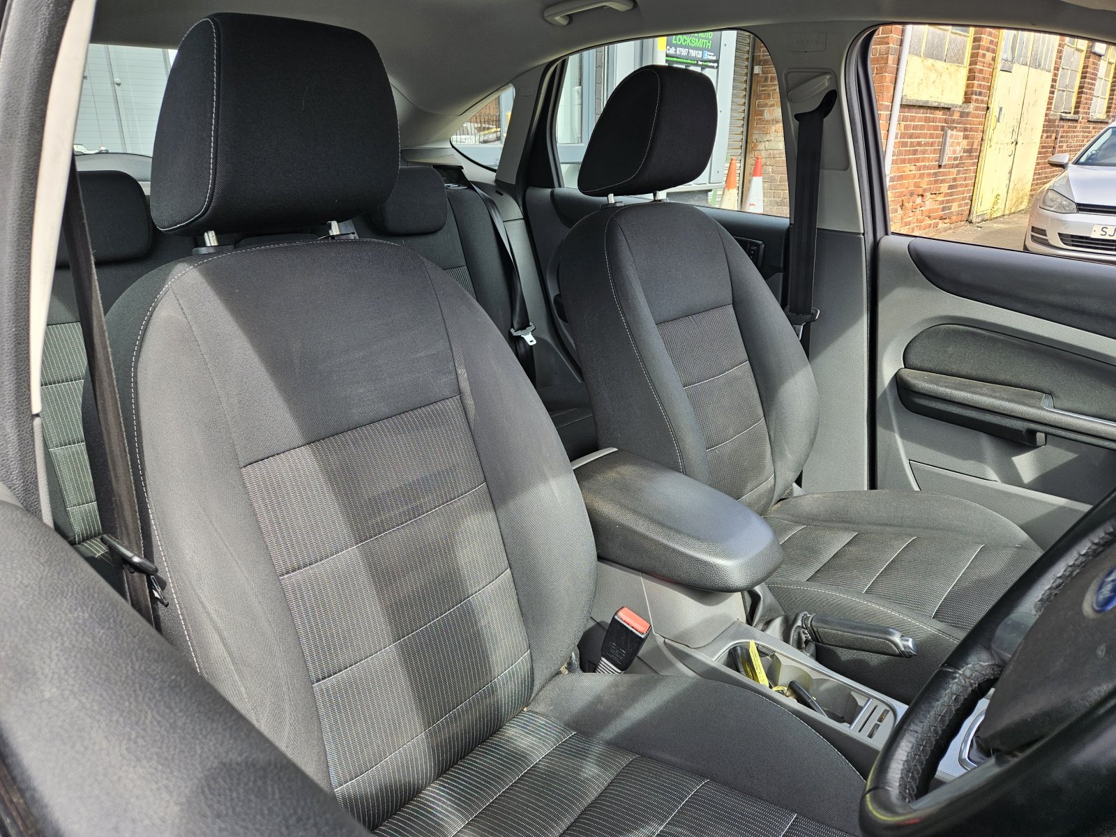 Ford Focus - Image 38