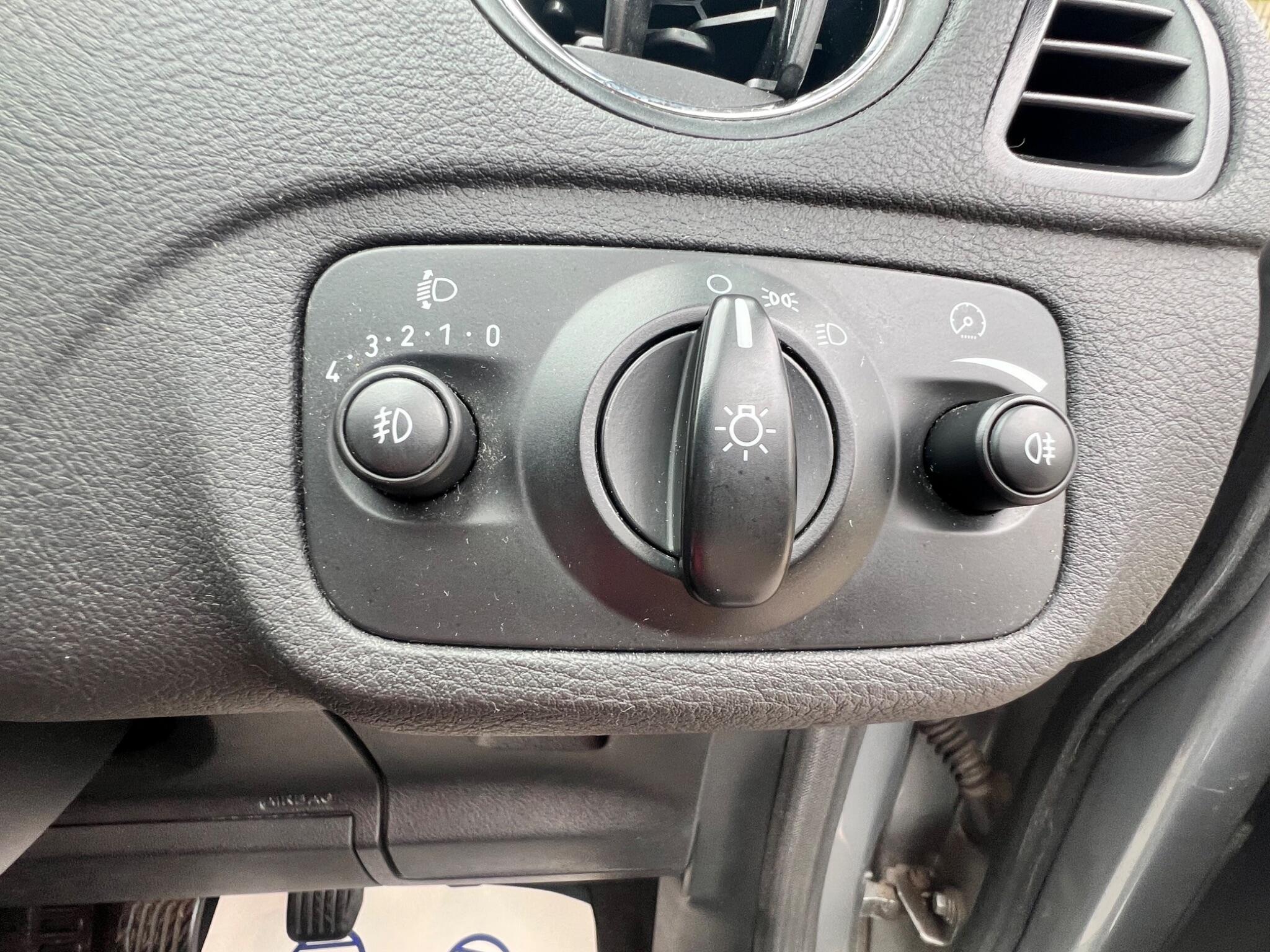 Ford S-MAX - Image 15
