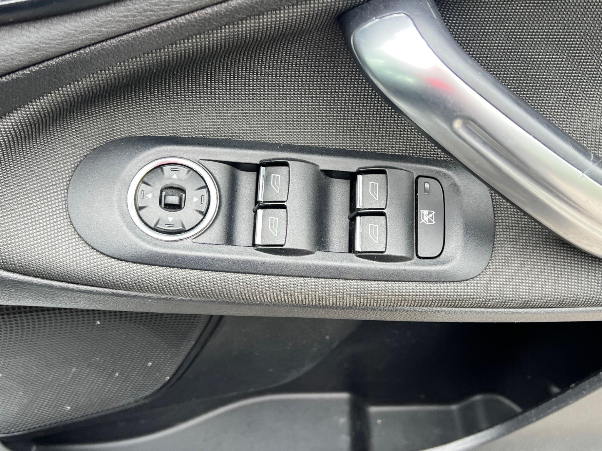 Ford S-MAX - Image 18