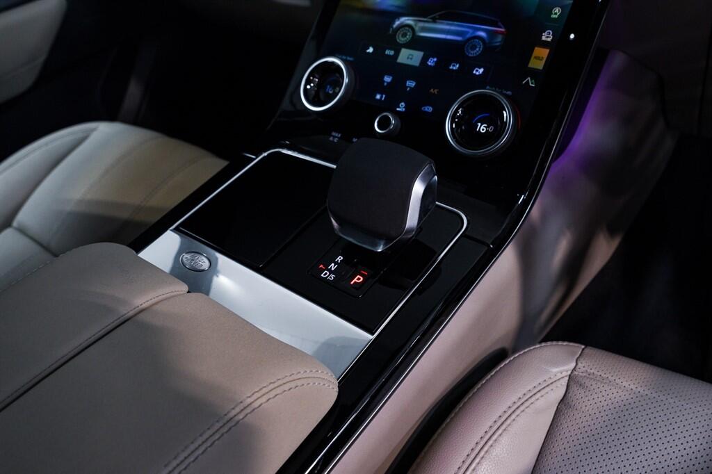 Land Rover Range Rover Velar - Image 13